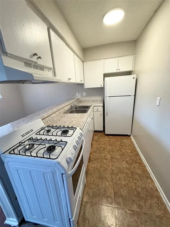 Photo 3 of 308 E 34TH ST #201
