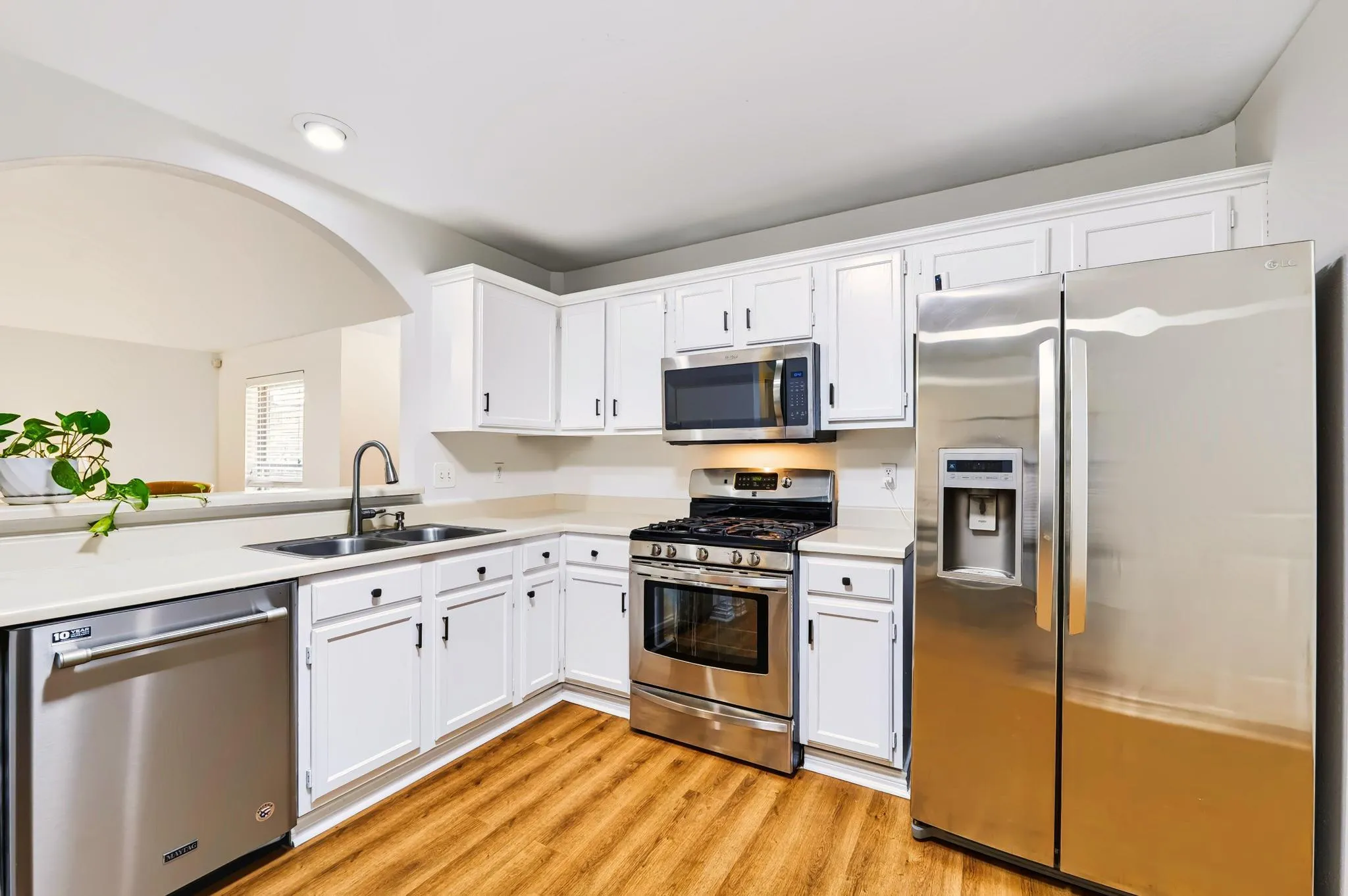 Photo 4 of 608 SAUNDERS DR