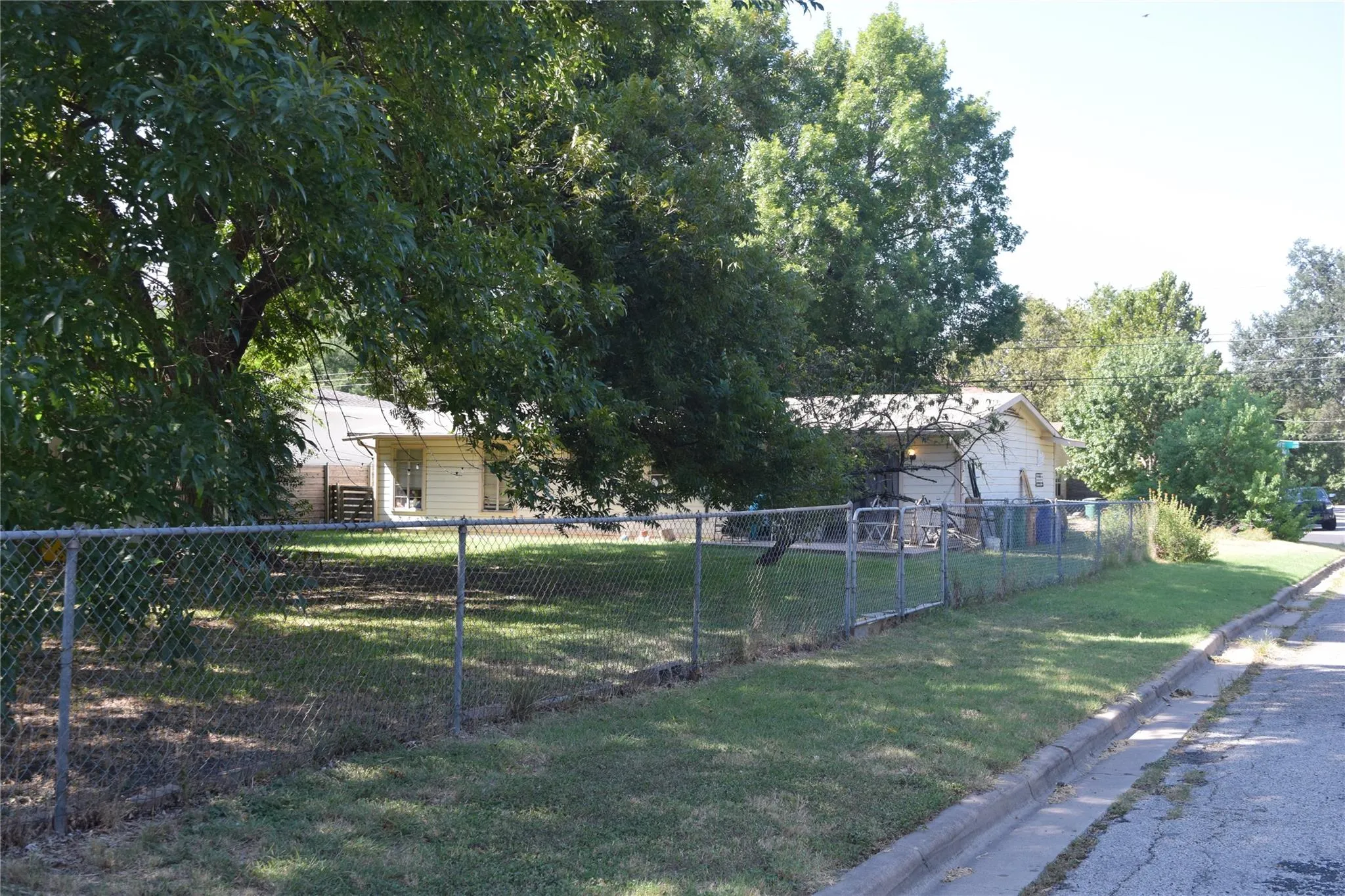 Photo 2 of 1716 KAREN AVE