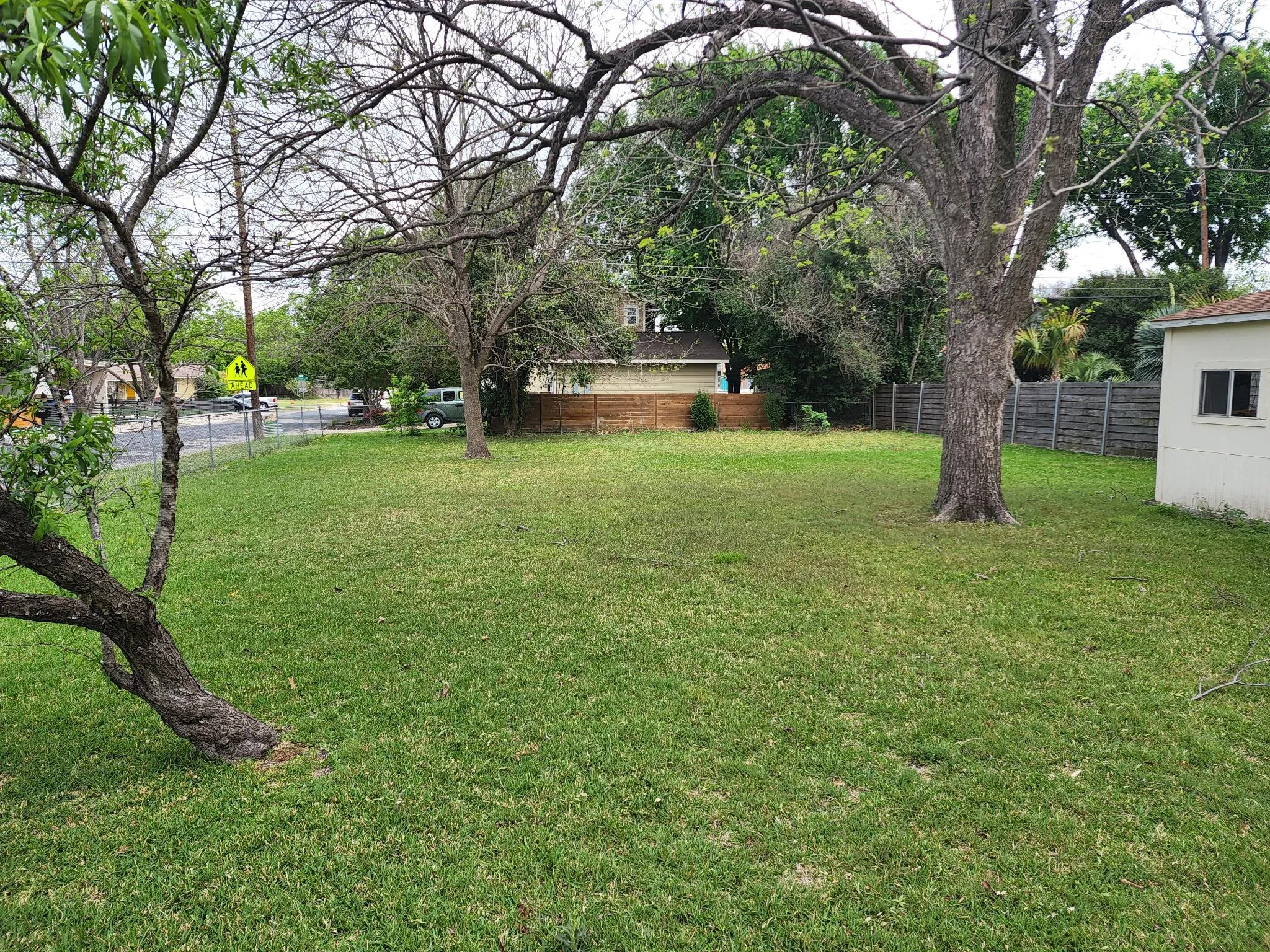 Photo 3 of 1716 KAREN AVE