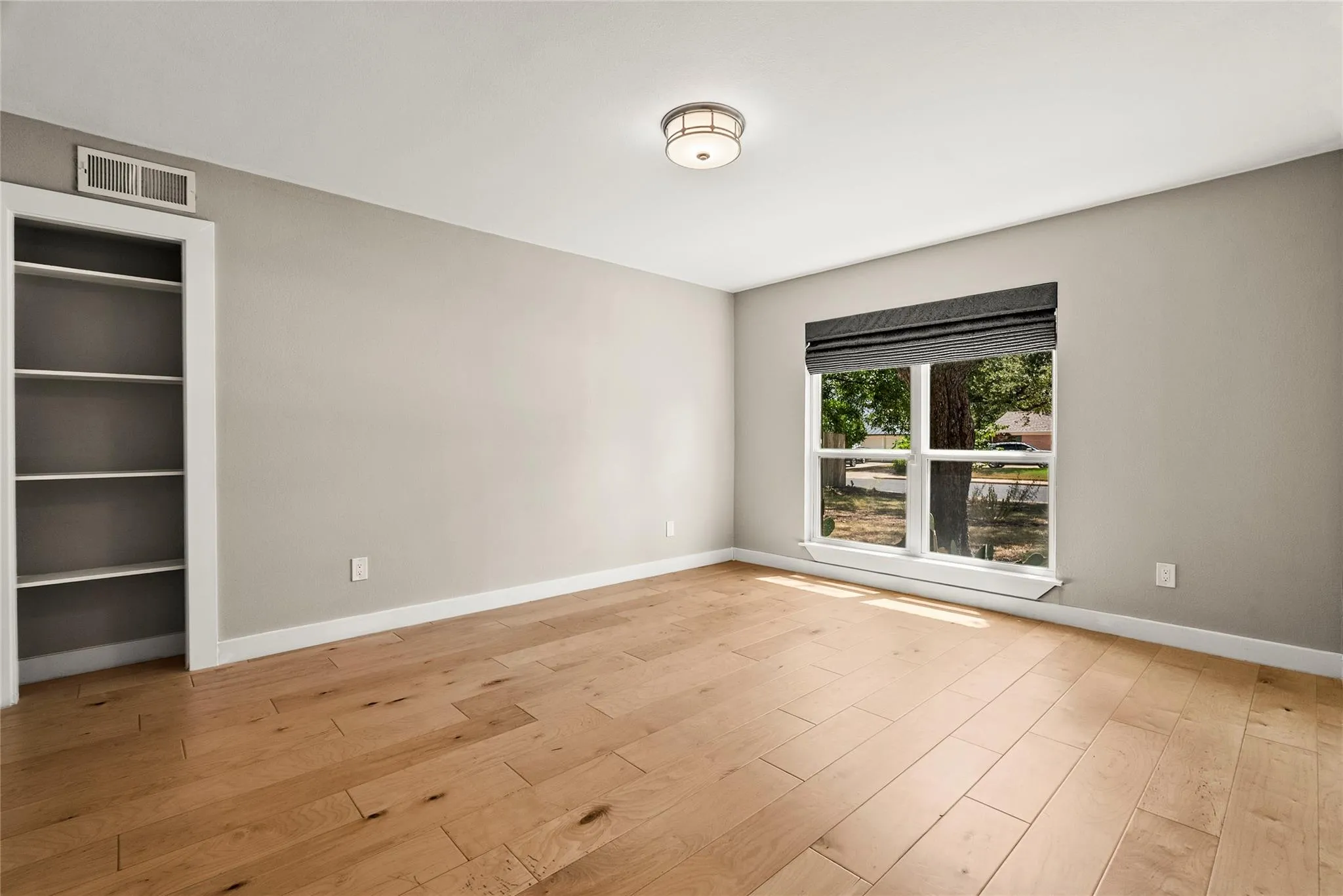 Photo 4 of 2600 ROGGE LN