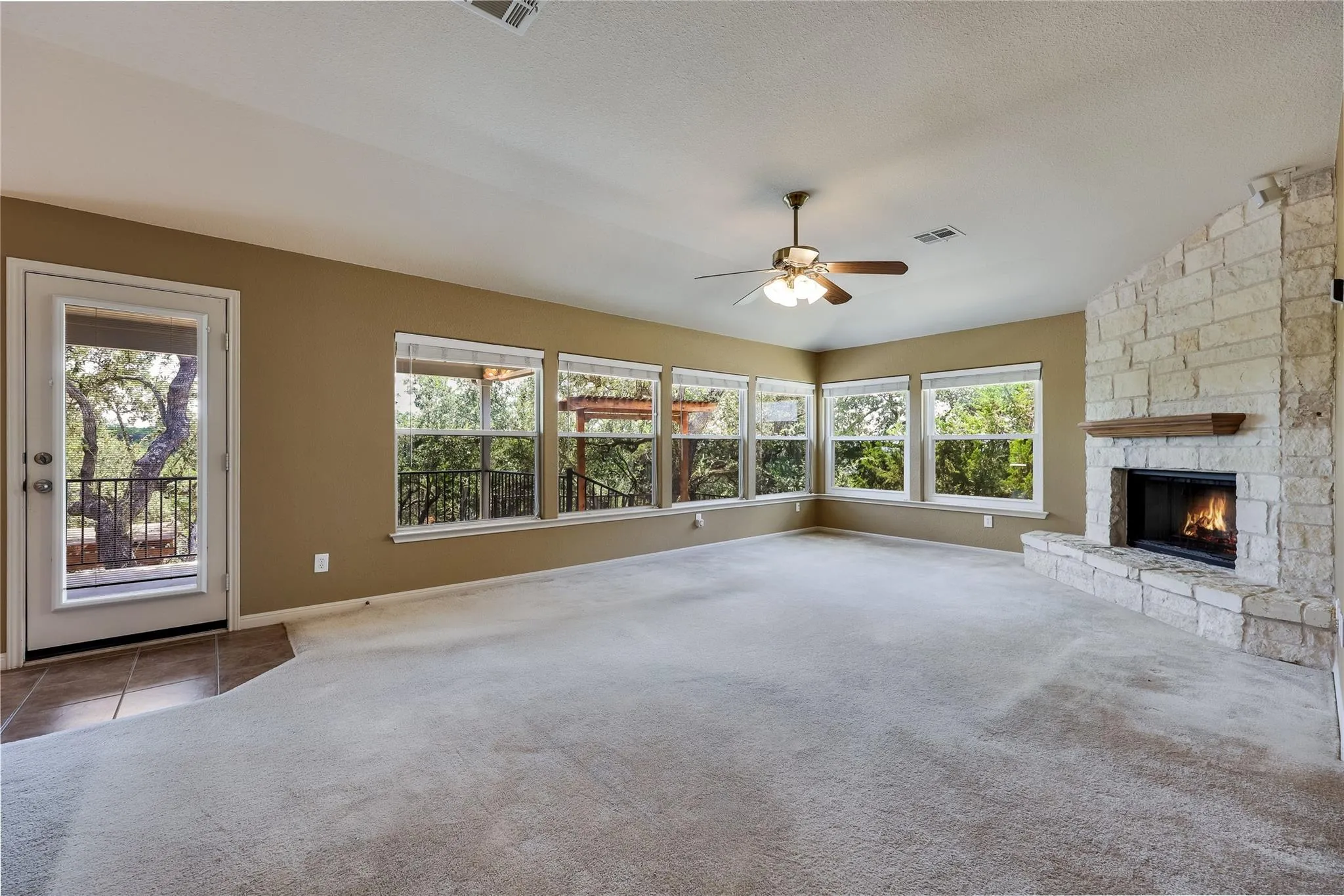 Photo 4 of 7312 WHITE OAK DR