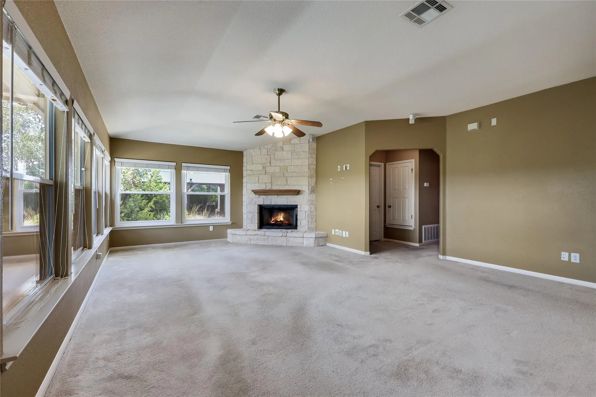 Photo 3 of 7312 WHITE OAK DR