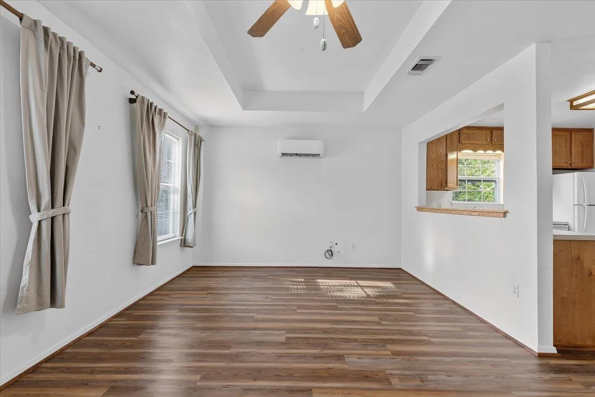 Photo 5 of 134 TEJAS ST
