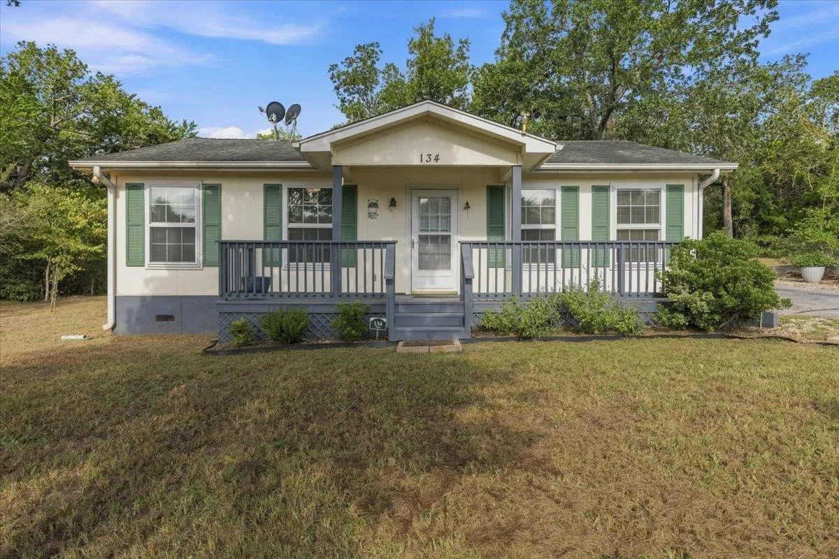 Photo of 134 TEJAS ST, Smithville, TX, 78957