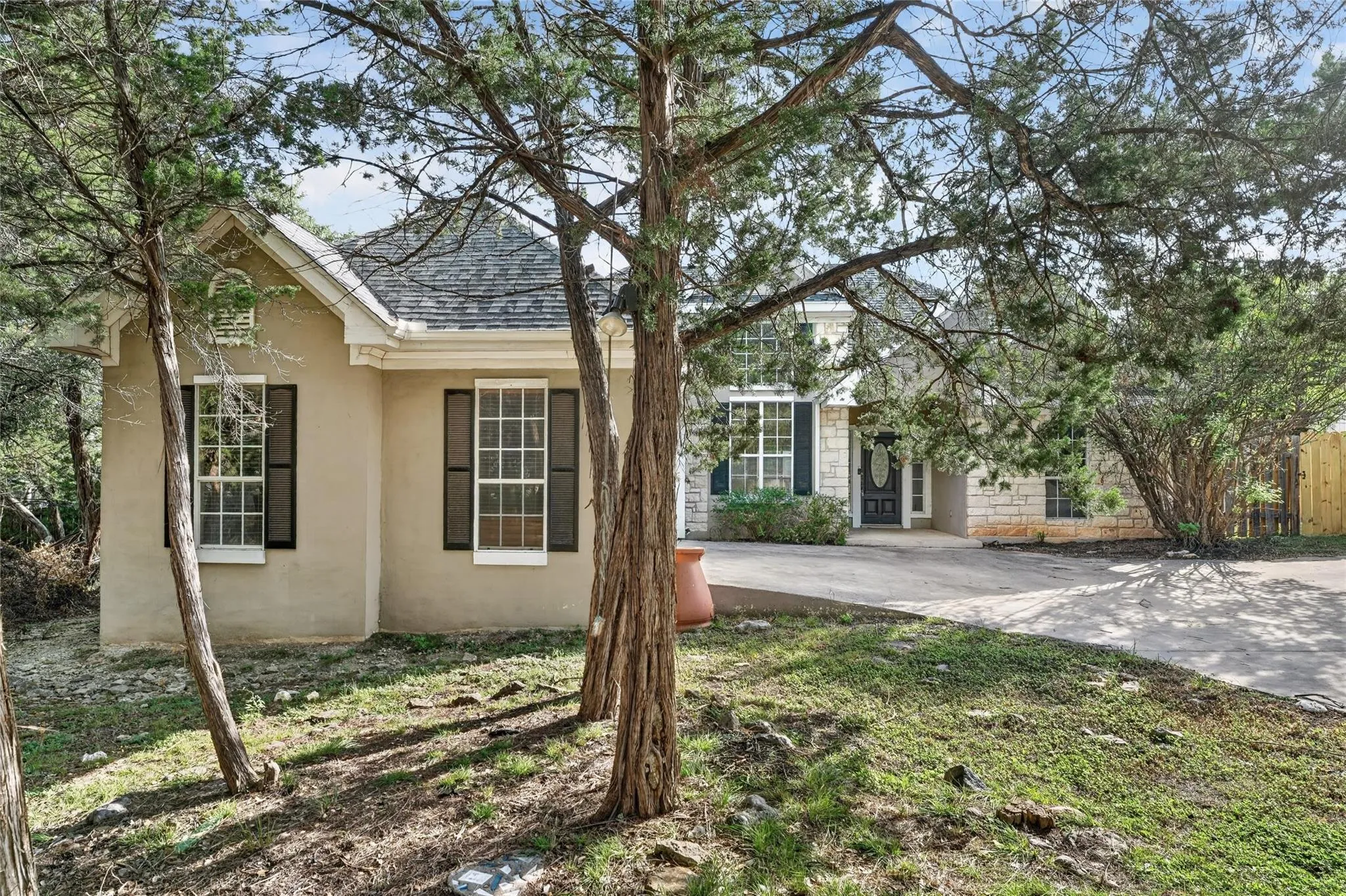 Photo 2 of 4 CEDARWOOD CIR