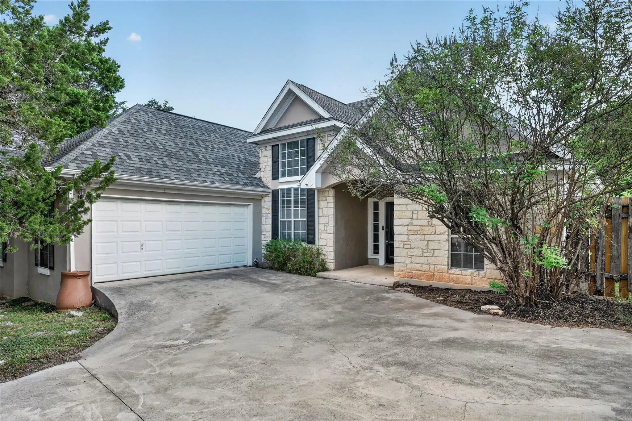 Photo 3 of 4 CEDARWOOD CIR