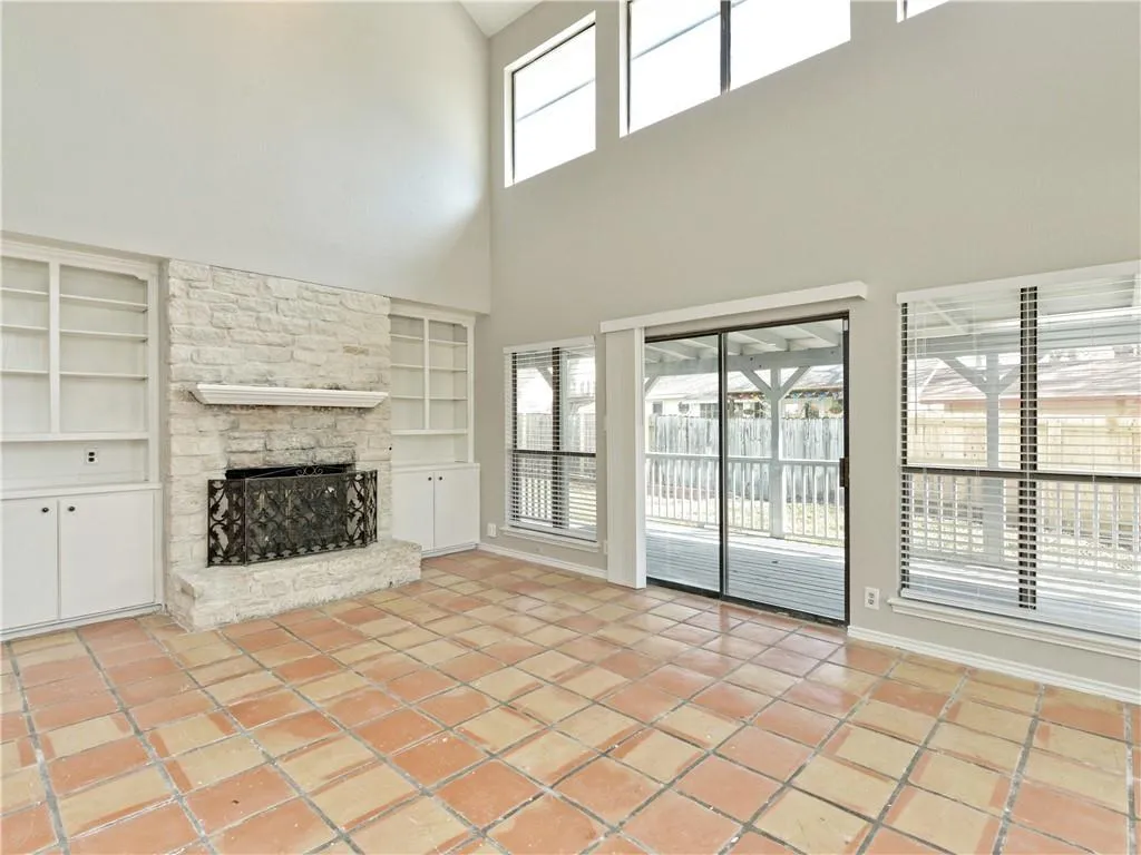 Photo 5 of 1707 BROKENSHOE DR