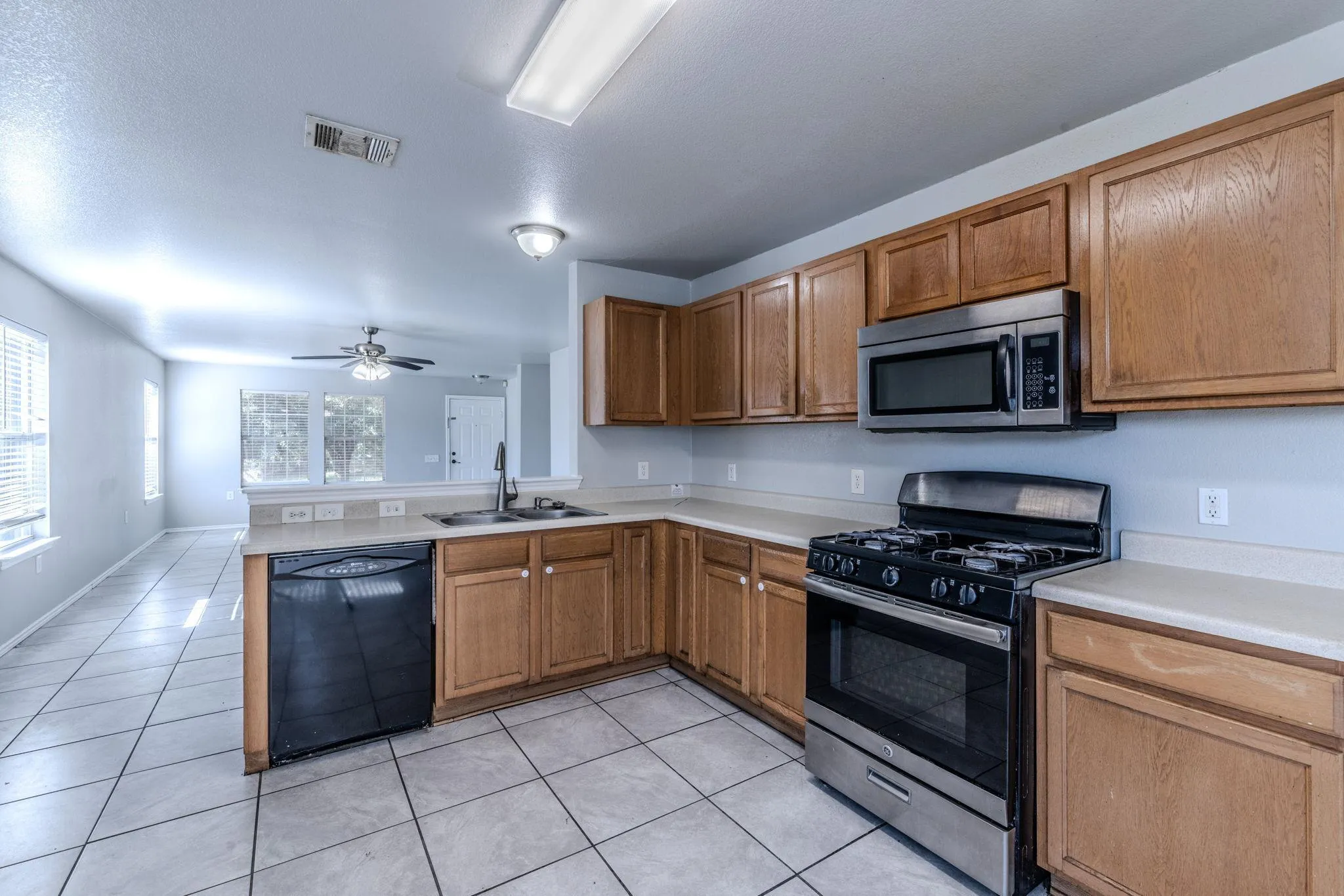 Photo 3 of 17808 GOLDEN VALLEY DR