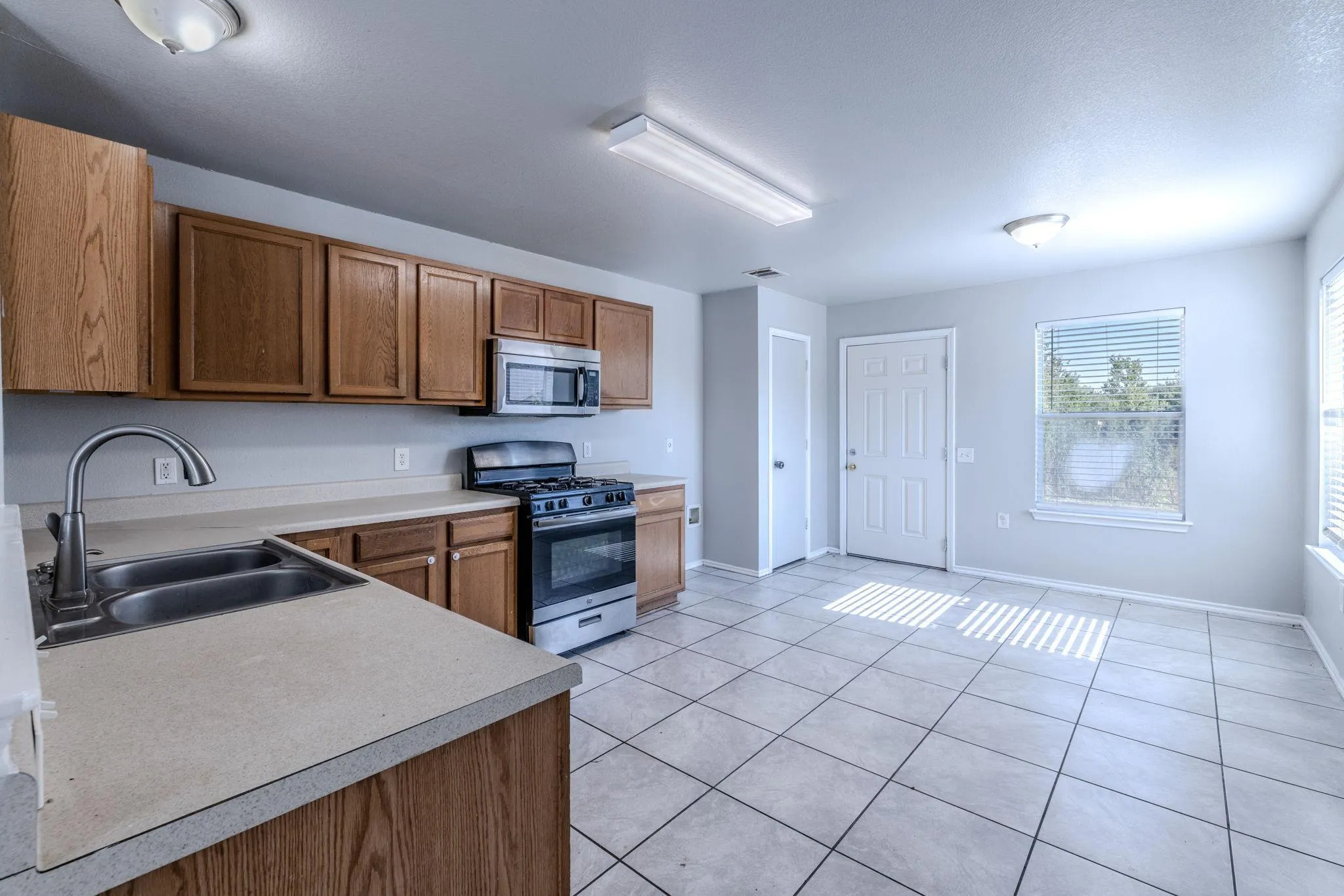 Photo 5 of 17808 GOLDEN VALLEY DR