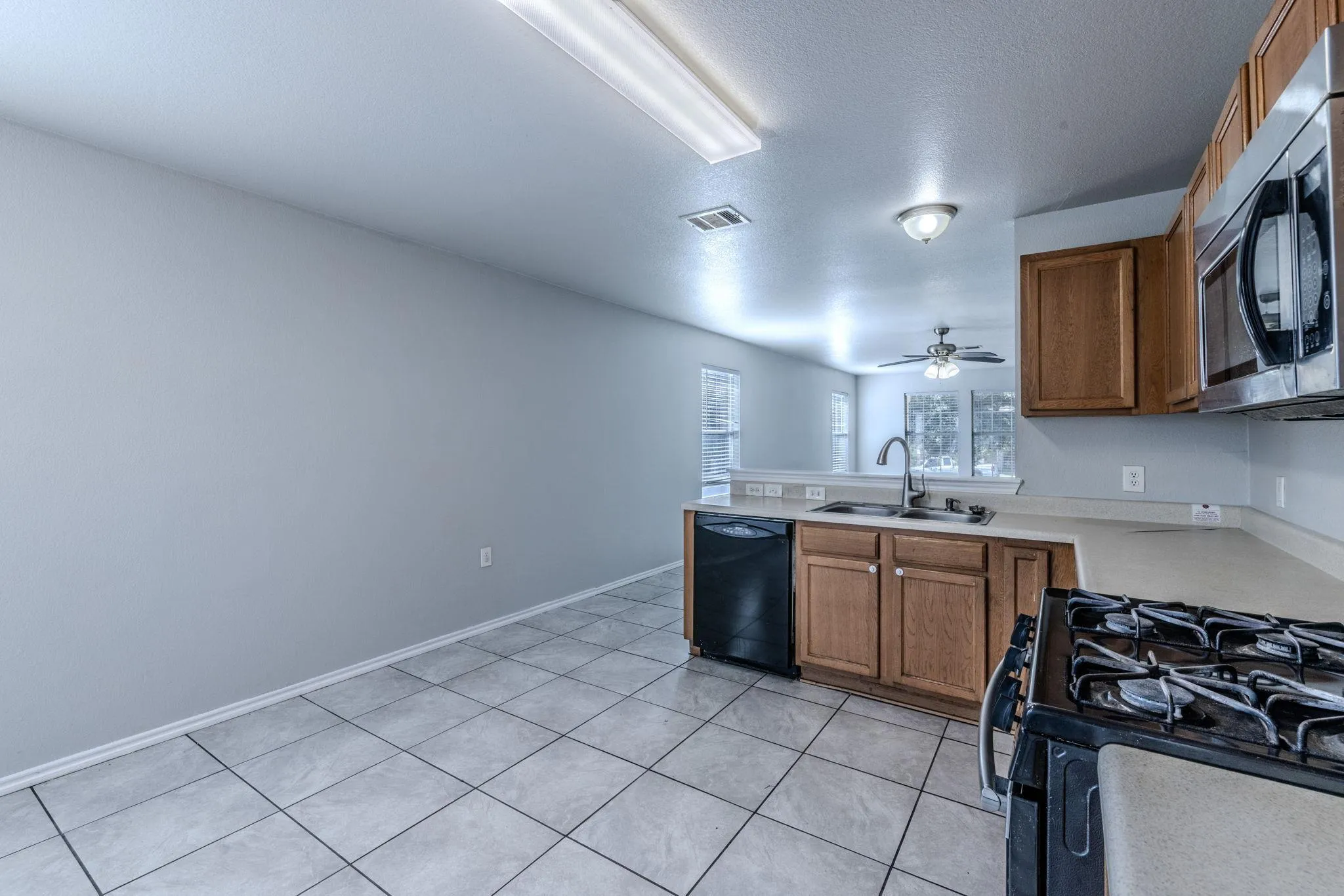 Photo 4 of 17808 GOLDEN VALLEY DR