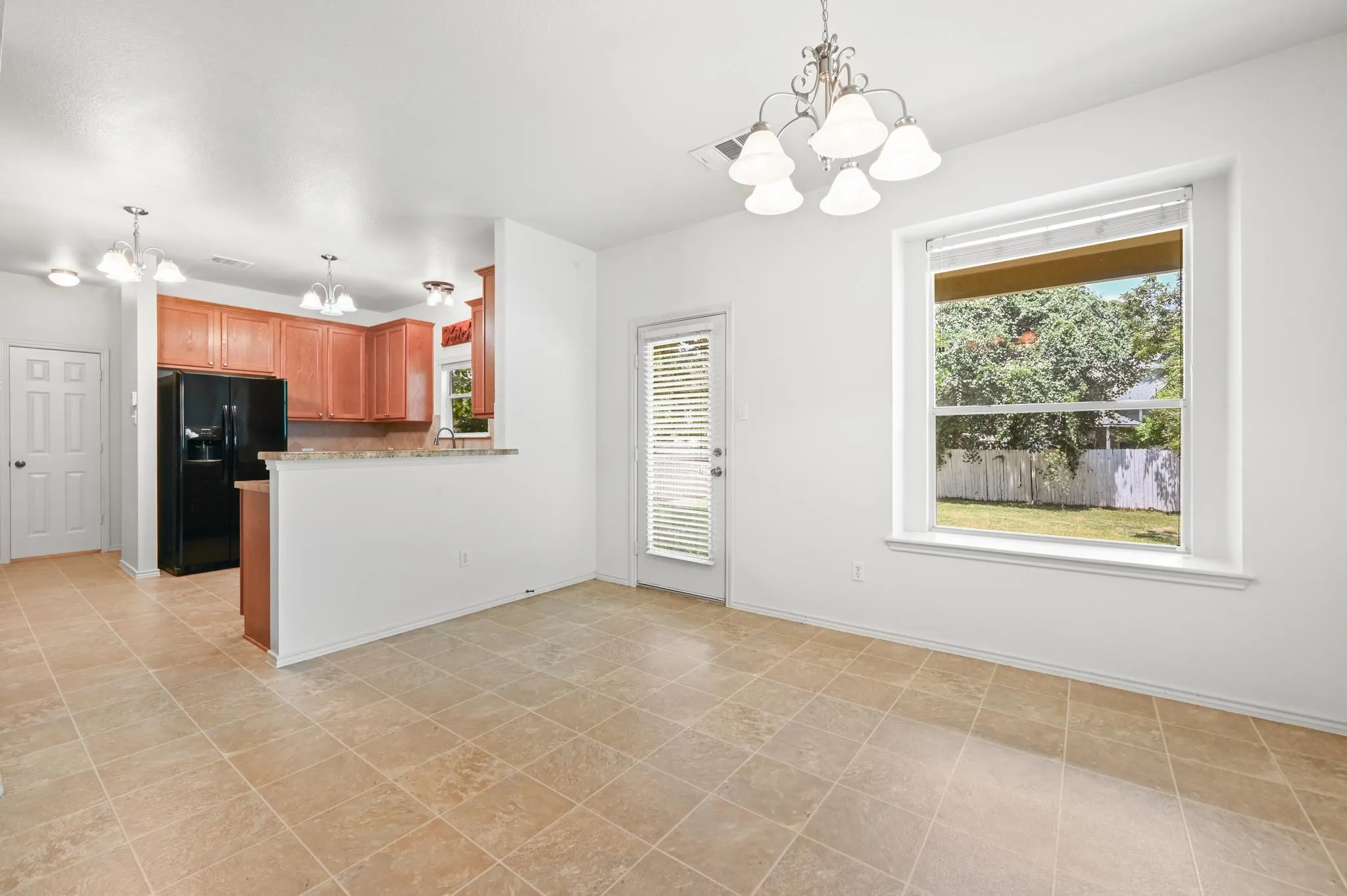 Photo 5 of 1606 YOAKUM ST #254