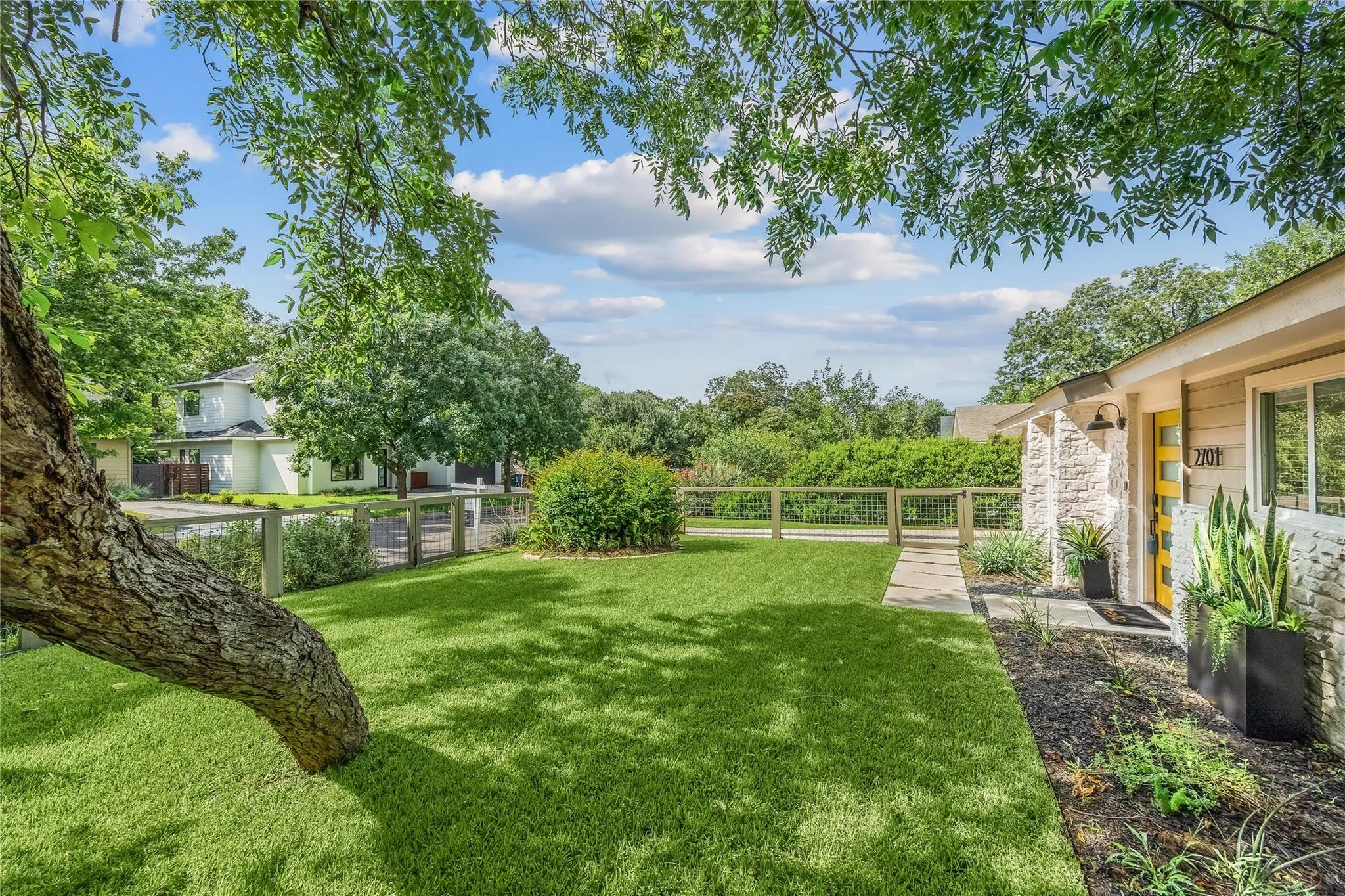 Photo 3 of 2701 FRIAR TUCK LN