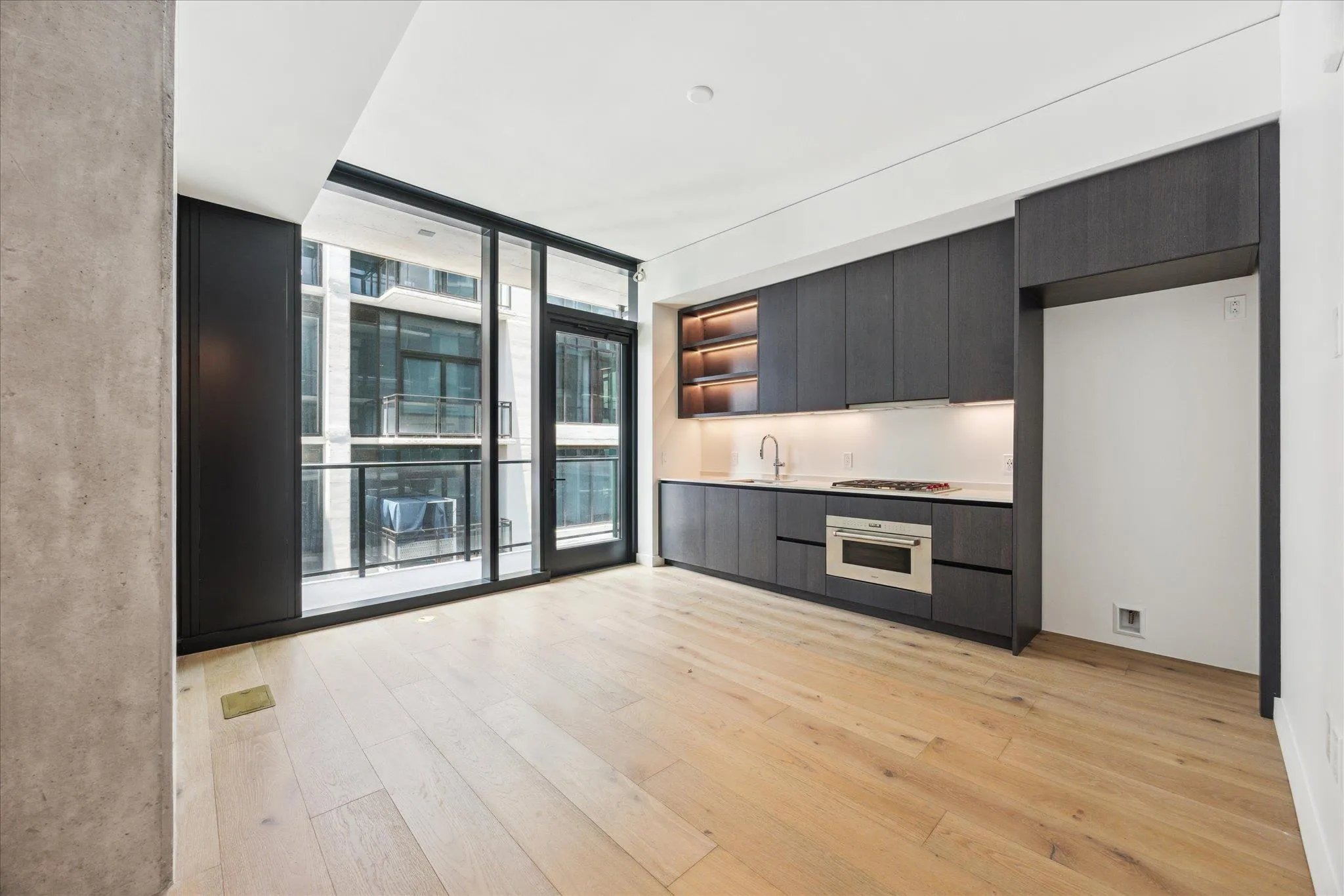 Photo 2 of 610 DAVIS ST #2906