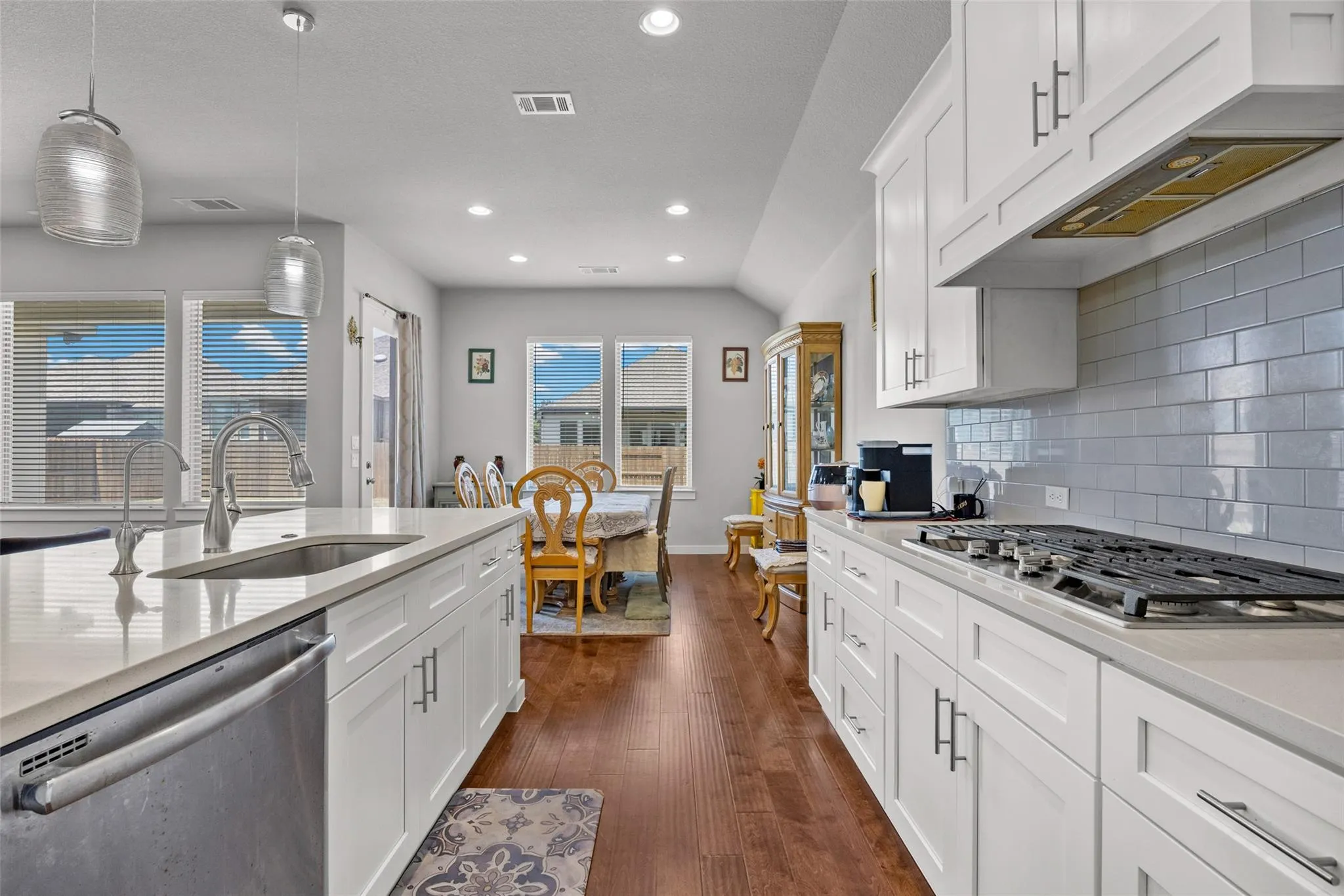 Photo 3 of 4376 HANNOVER WAY