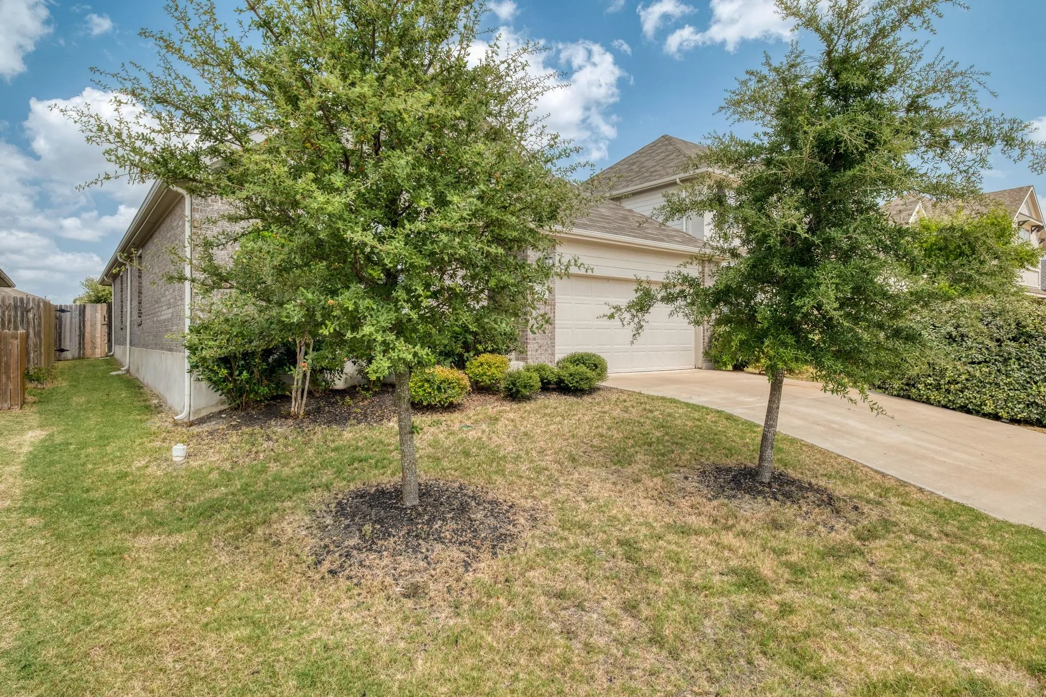 Photo 4 of 17232 BORROMEO AVE