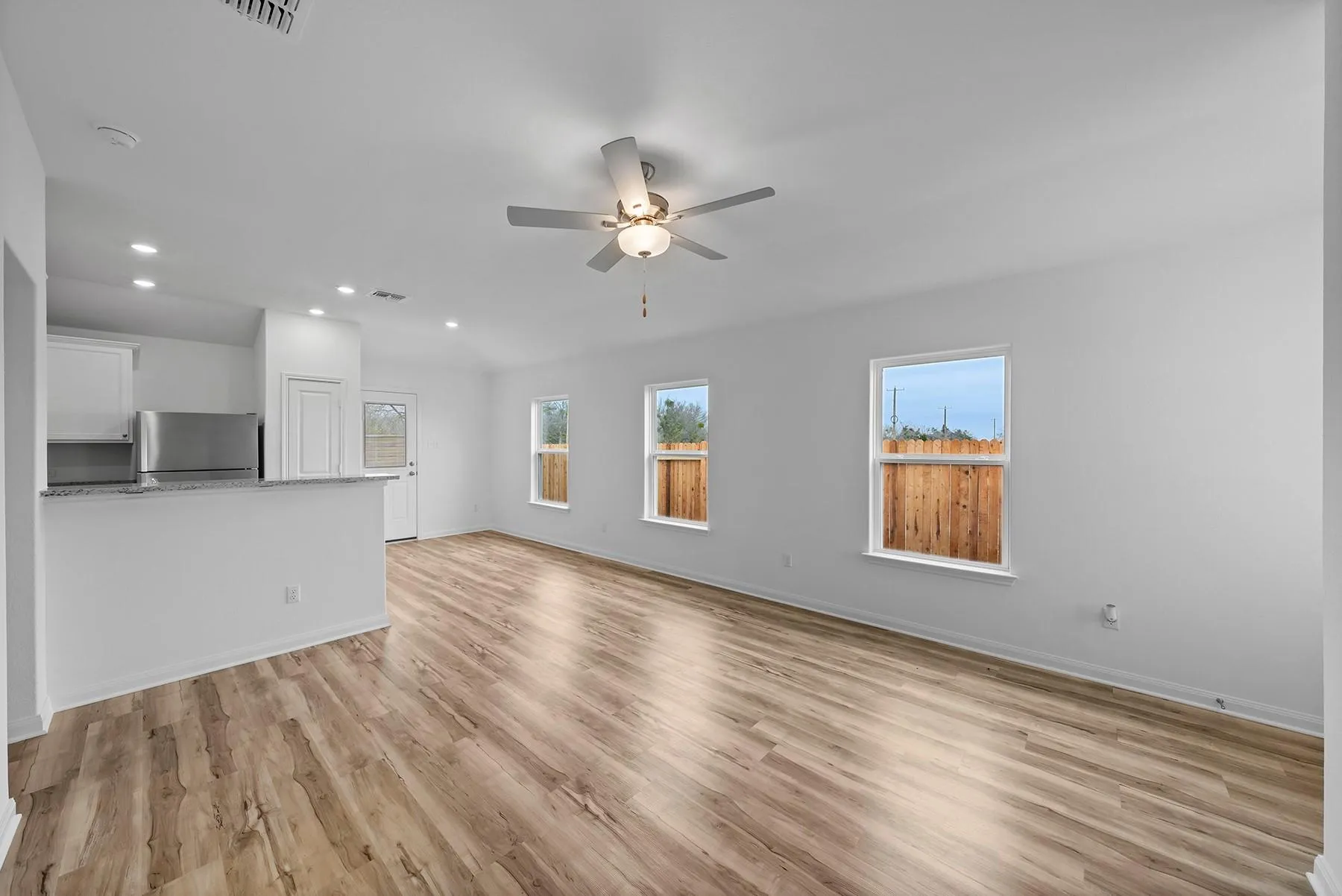Photo 2 of 14517 WAHLBERGS WAY