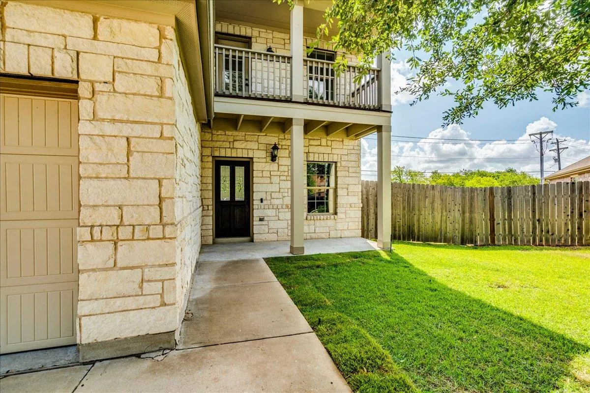 Photo 3 of 484 TRAVERTINE TRL