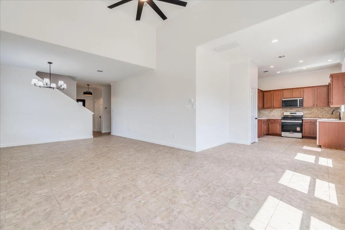 Photo 4 of 484 TRAVERTINE TRL