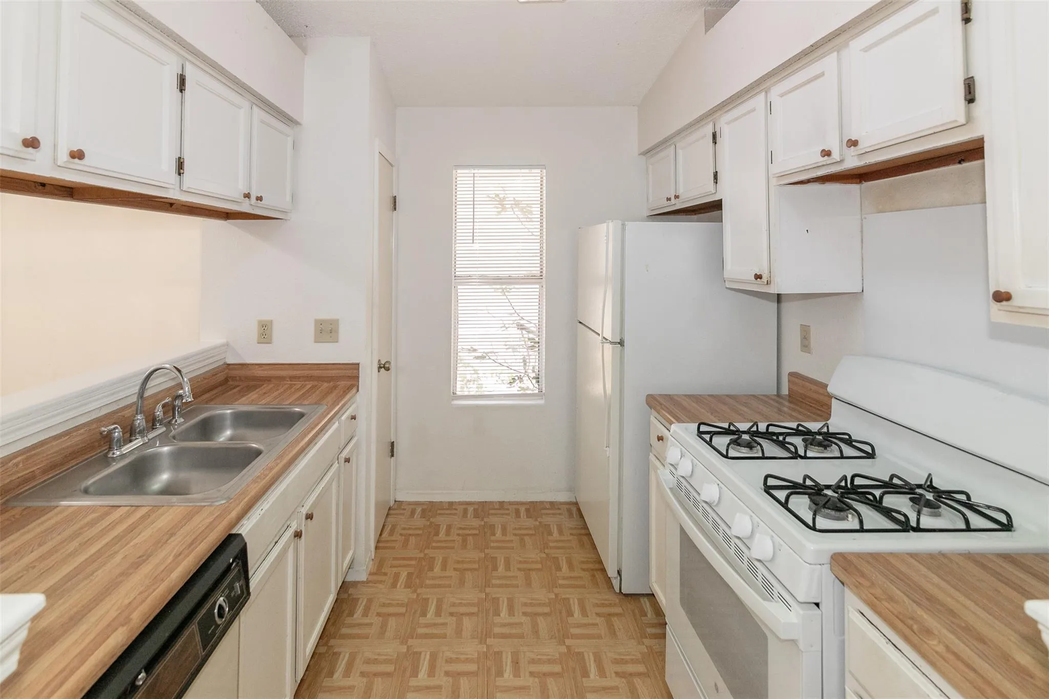 Photo 5 of 10517 ARCHDALE DR