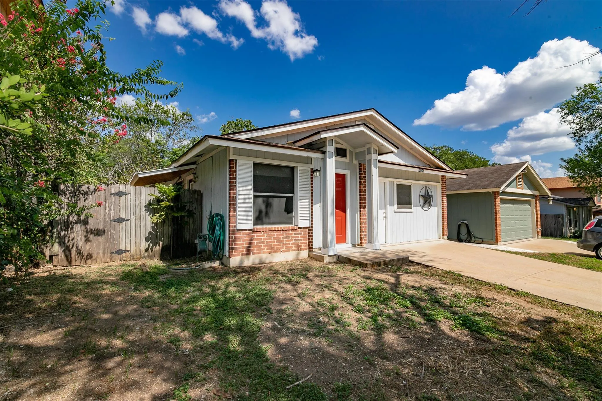 Photo 2 of 10517 ARCHDALE DR