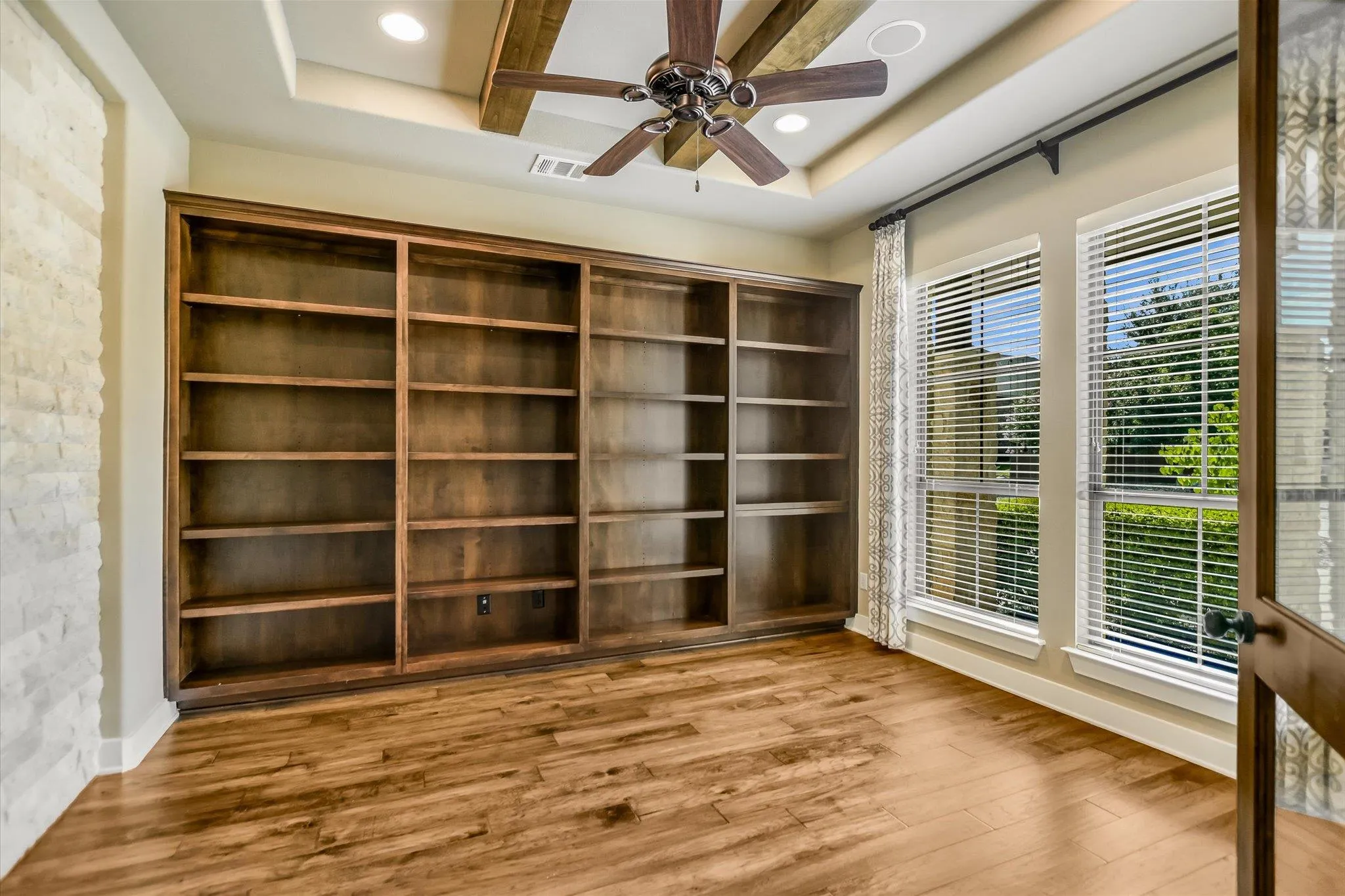 Photo 4 of 6005 EMPRESA DR