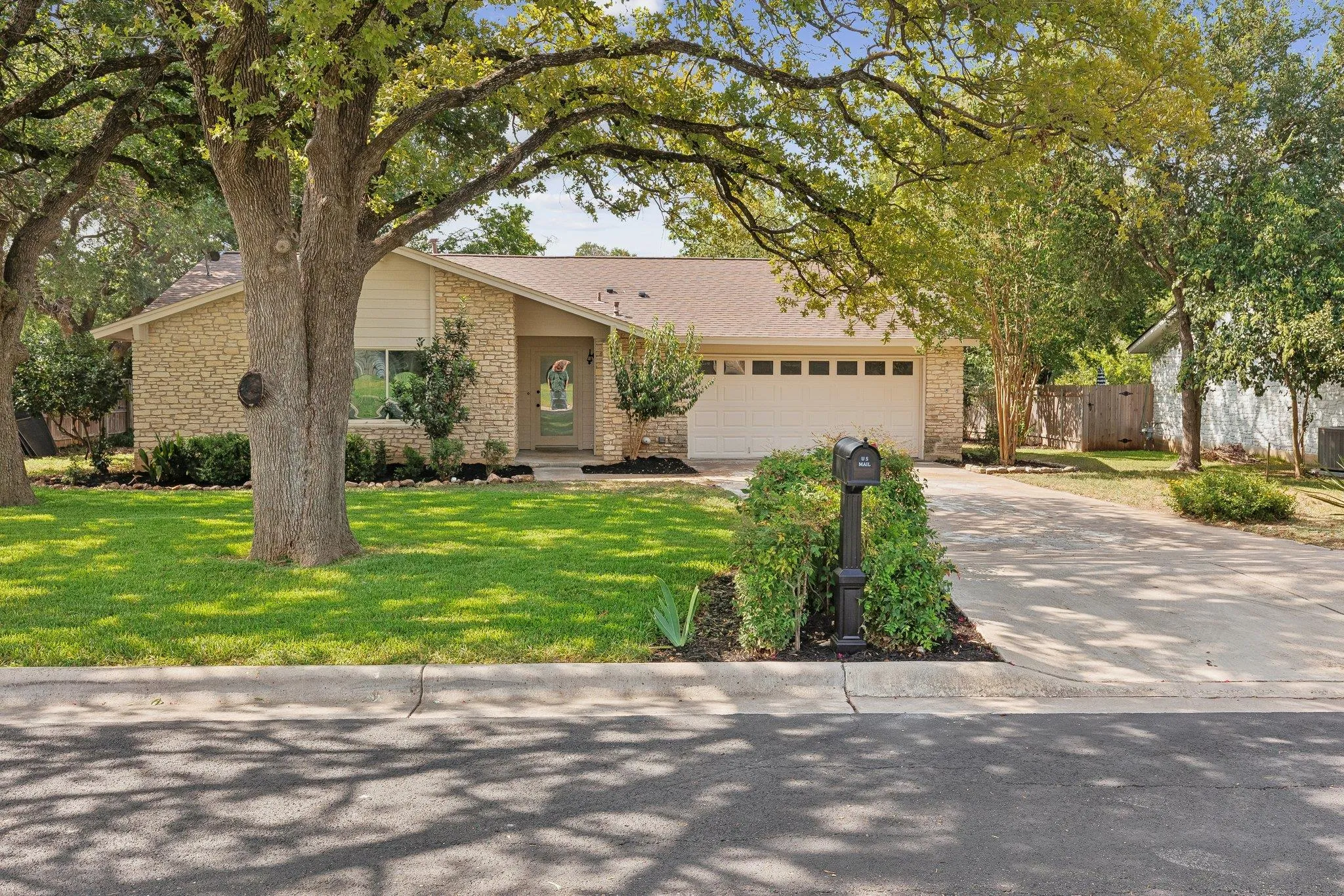 Photo of 1102 DUNMAN DR, Georgetown, TX, 78628
