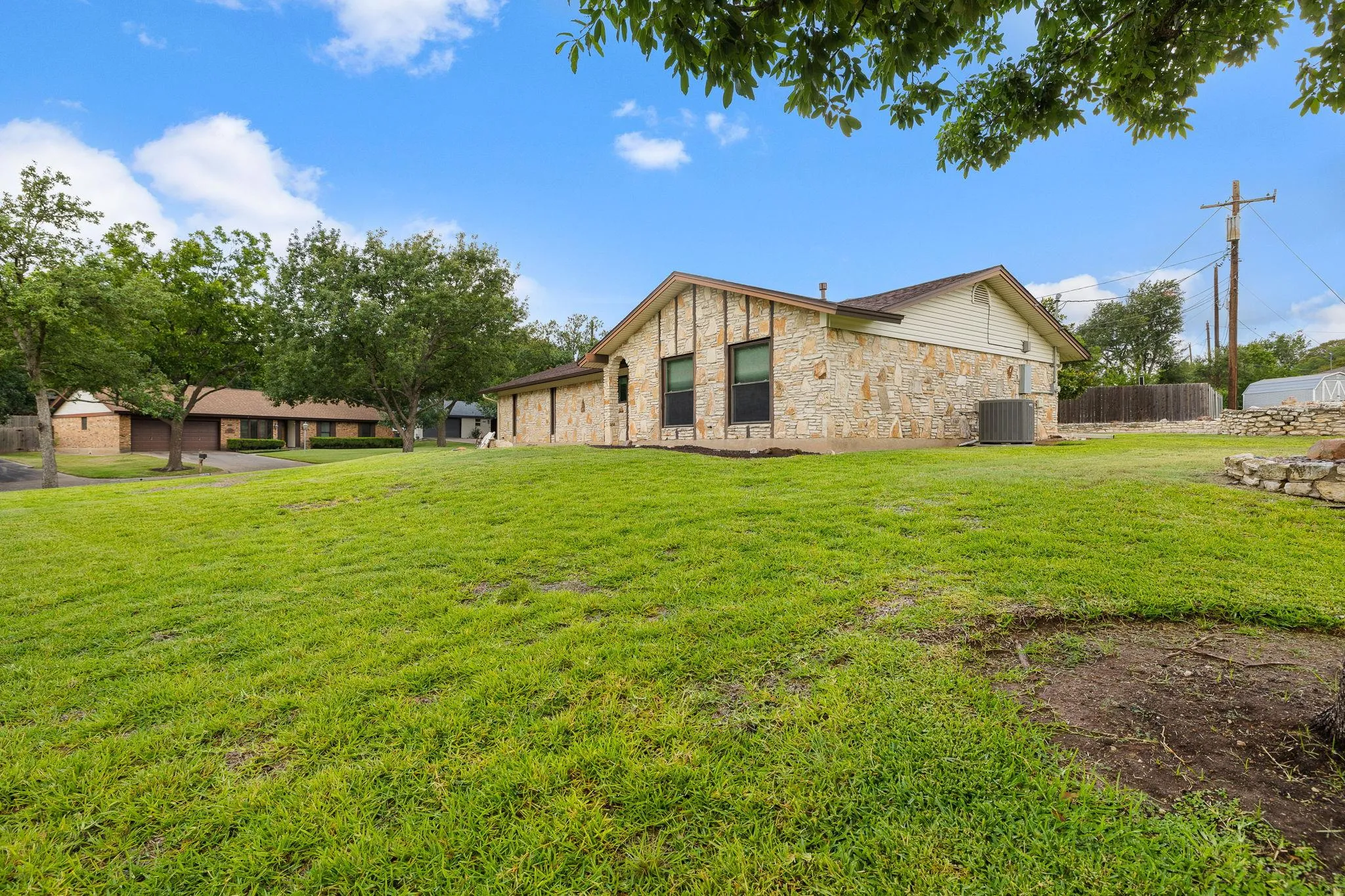 Photo 3 of 10608 DENELL CIR