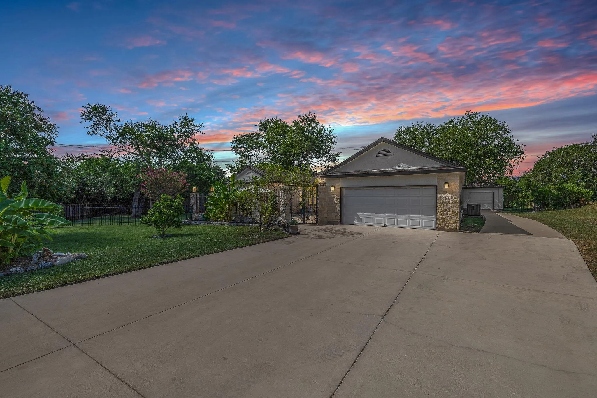 Photo 3 of 11808 ARNOLD LN