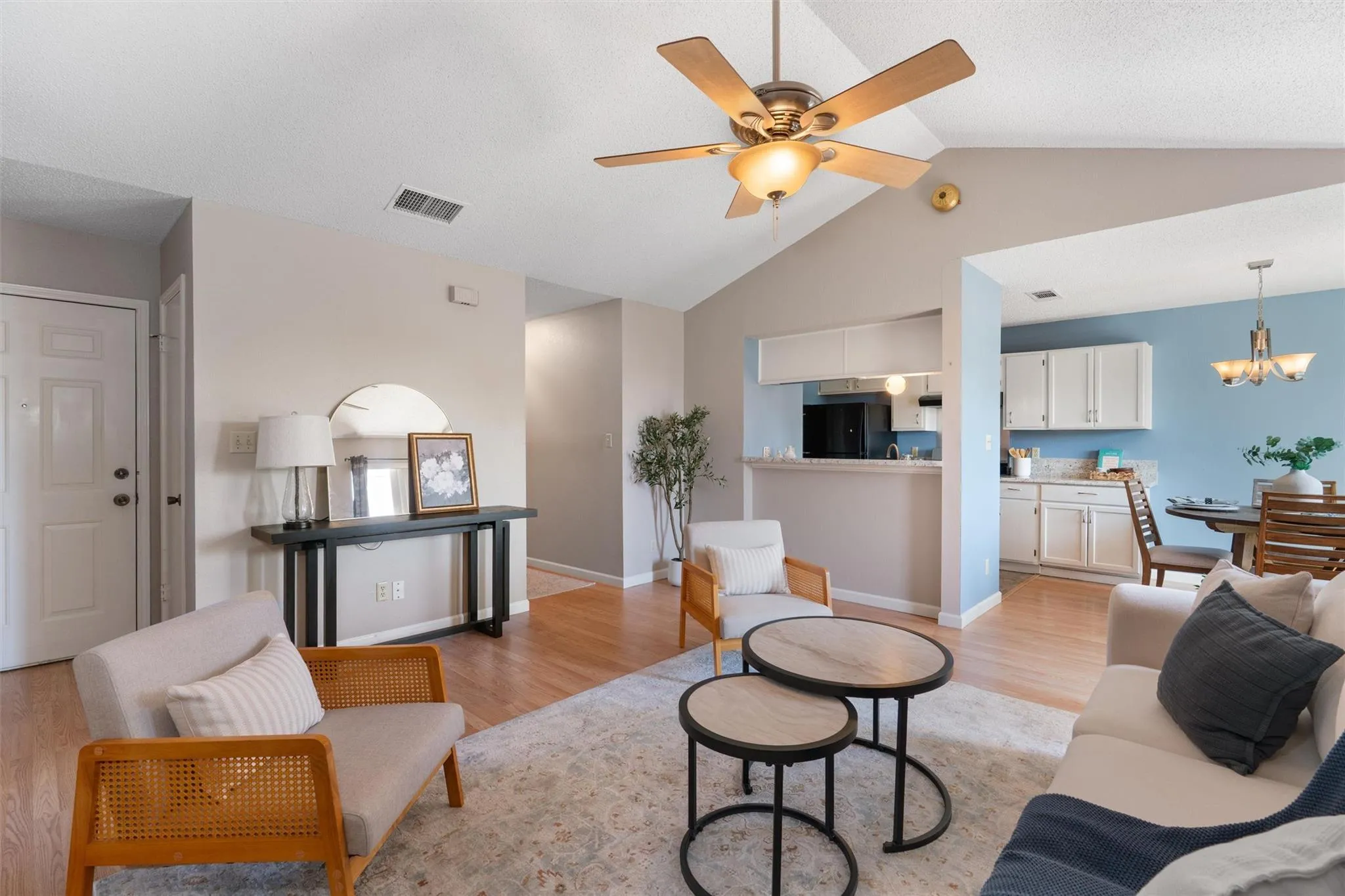 Photo 5 of 16111 FITCHBURG CIR