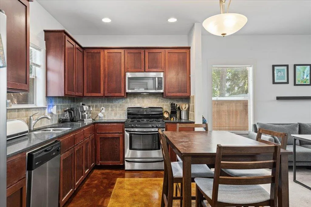 Photo 5 of 3304 E 5TH ST #B