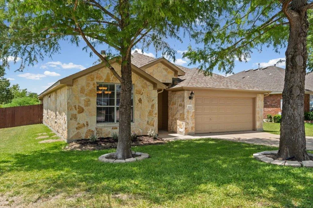 Photo 4 of 834 DARK HORSE LN