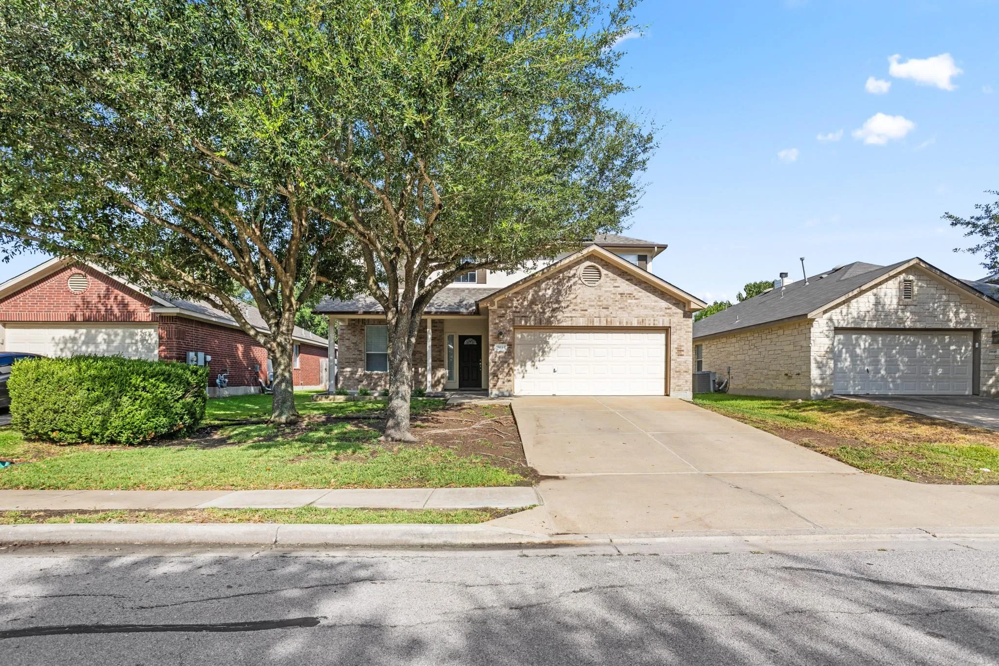 Photo 2 of 18644 DRY POND DR