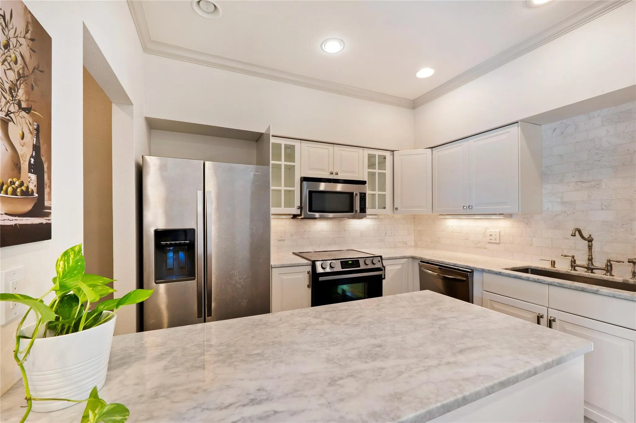 Photo 3 of 1307 KINNEY AVE #140