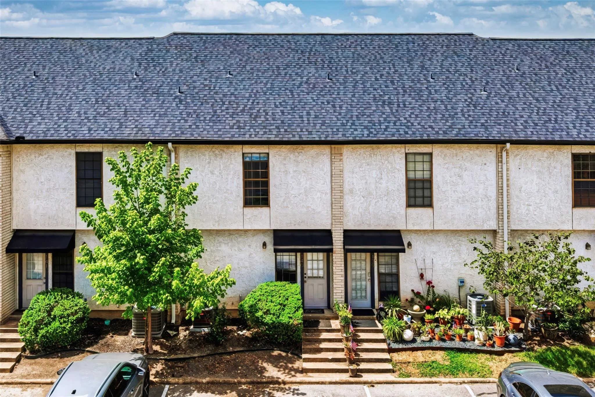 Photo 2 of 1307 KINNEY AVE #140