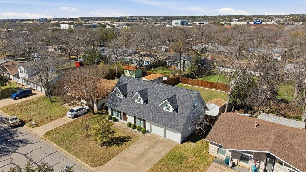 Photo 3 of 8100 STILLWOOD LN