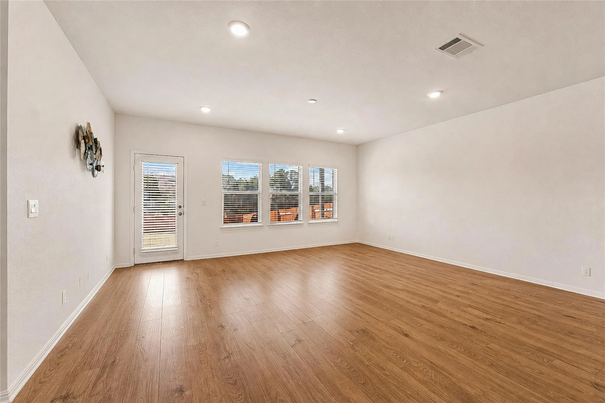 Photo 4 of 2428 HACKAMORE DR