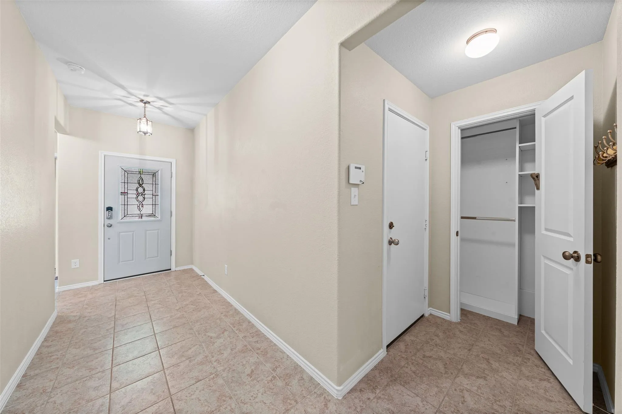 Photo 5 of 912 WOLCOTT DR