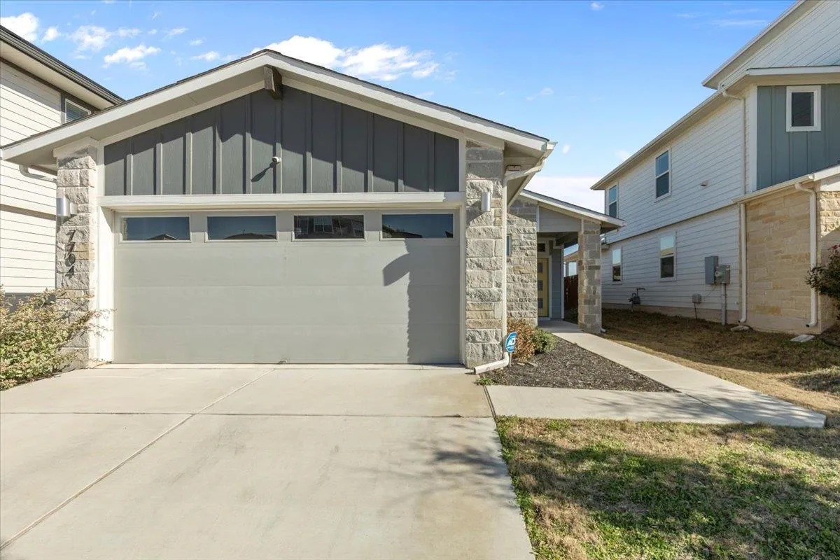 Photo 2 of 7704 JACOBEAN WAY