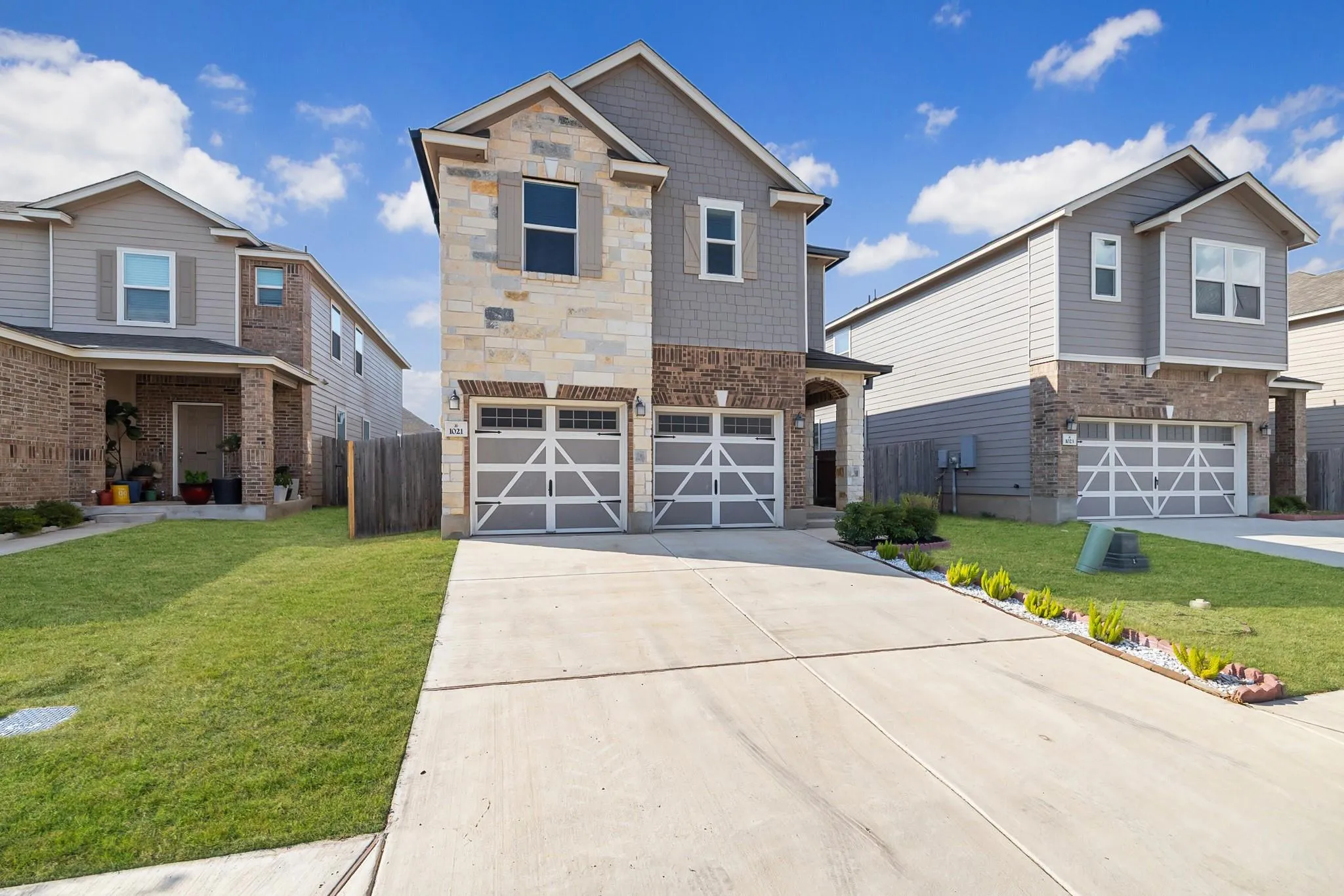 Photo 3 of 1021 COWBERRY DR