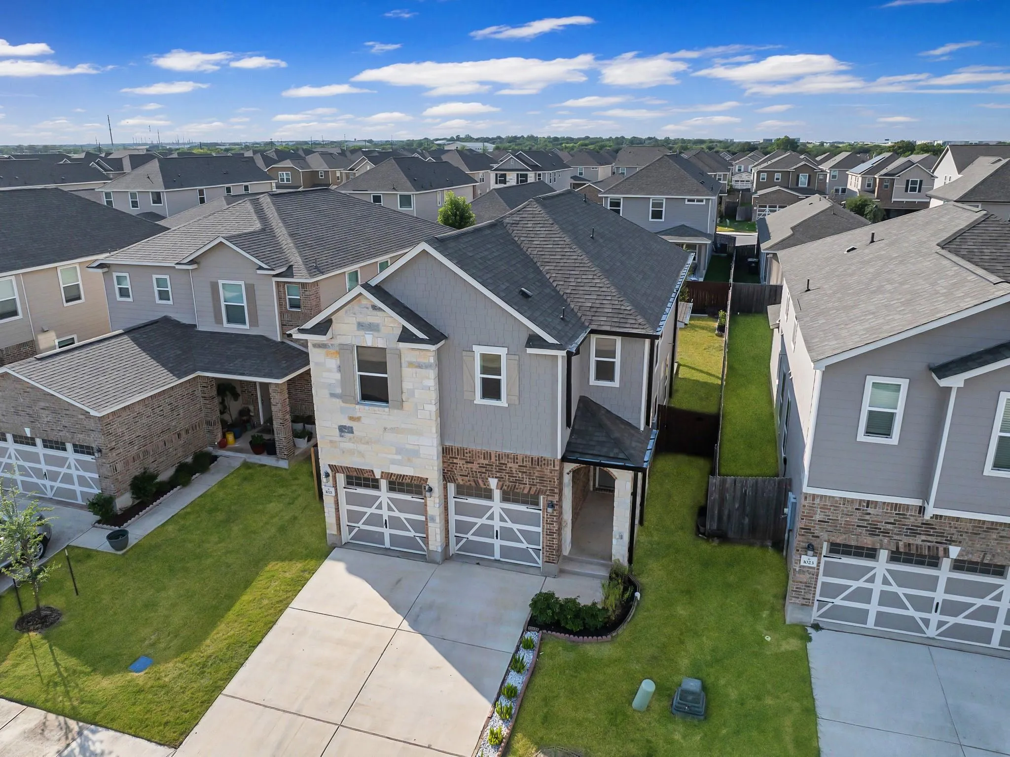 Photo 2 of 1021 COWBERRY DR