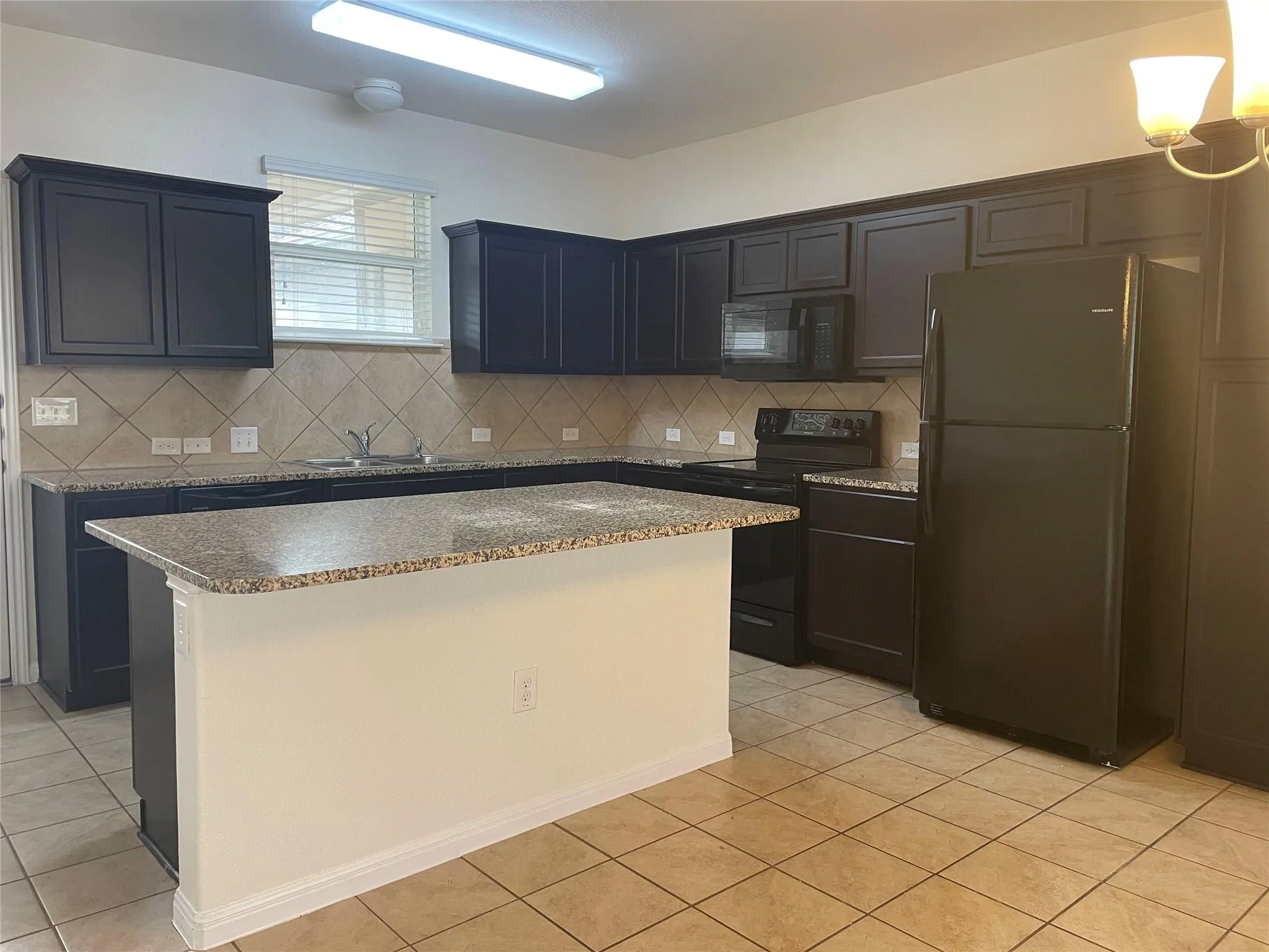 Photo 5 of 419 KATMAI CIR