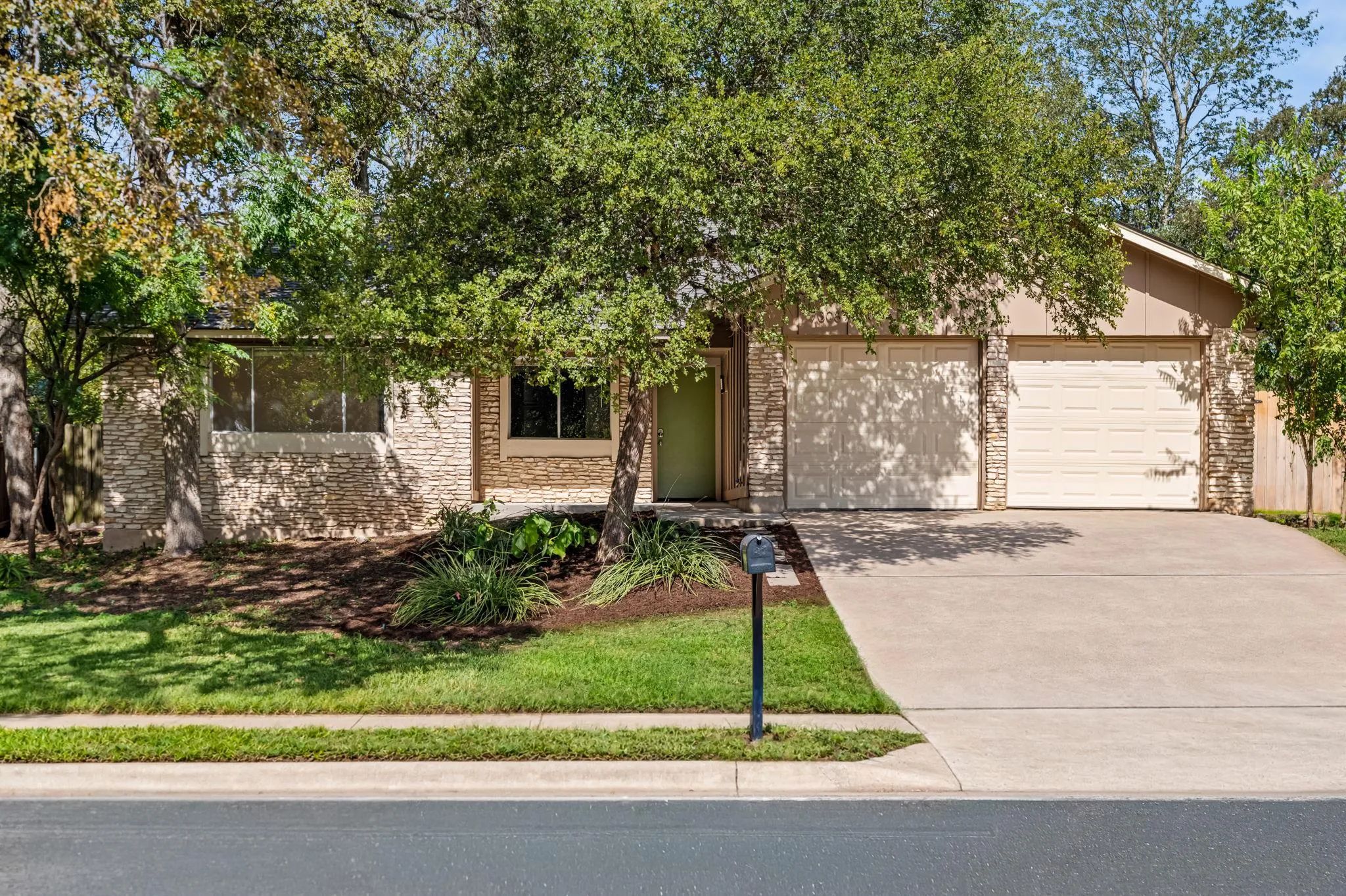 Photo 2 of 7308 EGANHILL DR