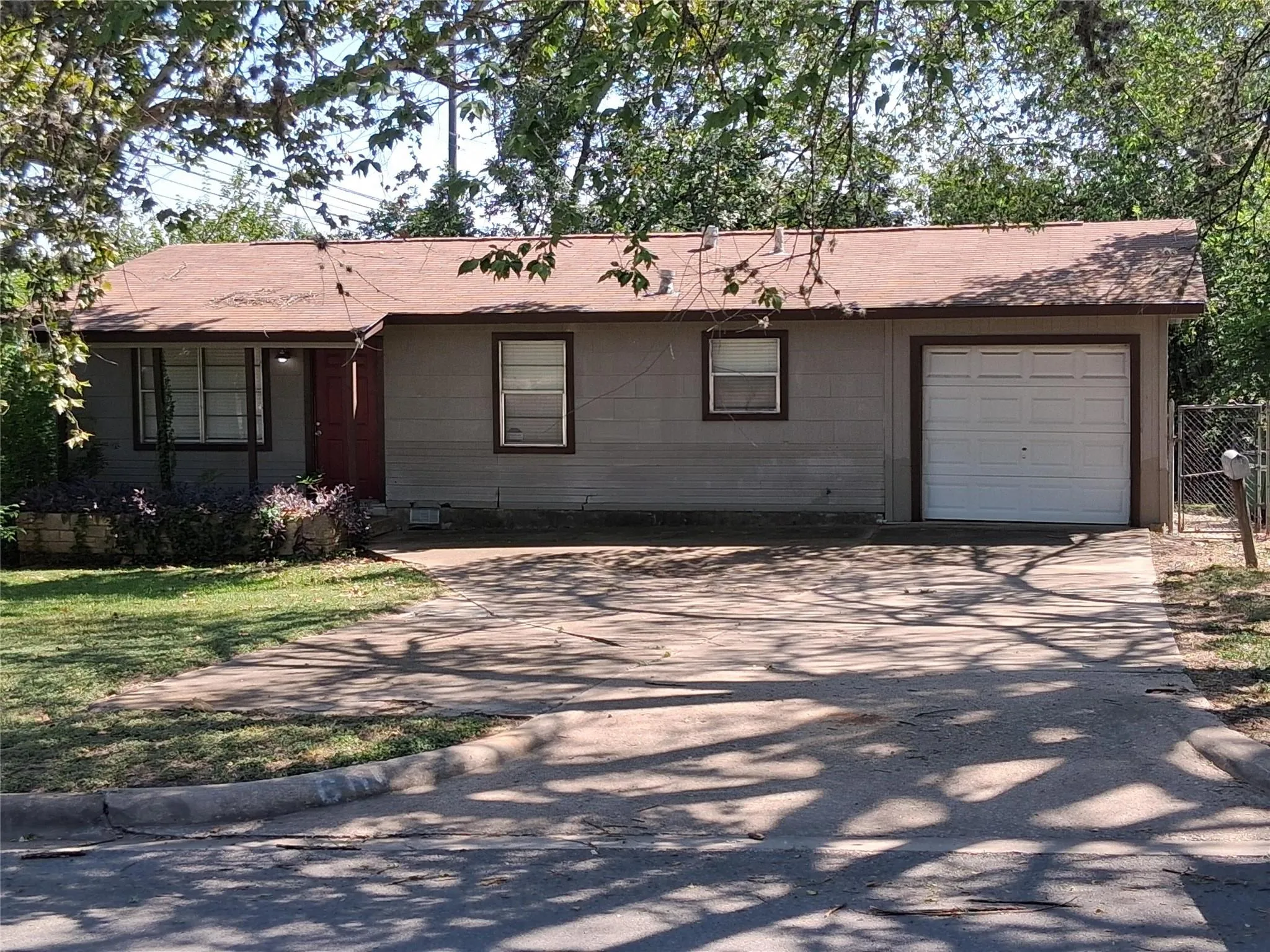 Photo 2 of 601 ORLAND BLVD