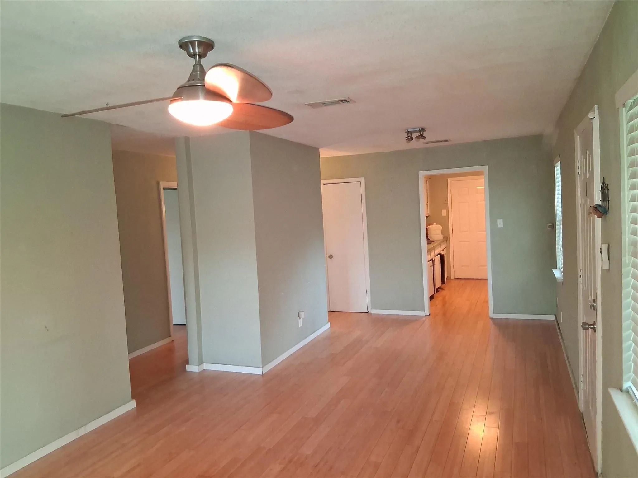 Photo 4 of 601 ORLAND BLVD