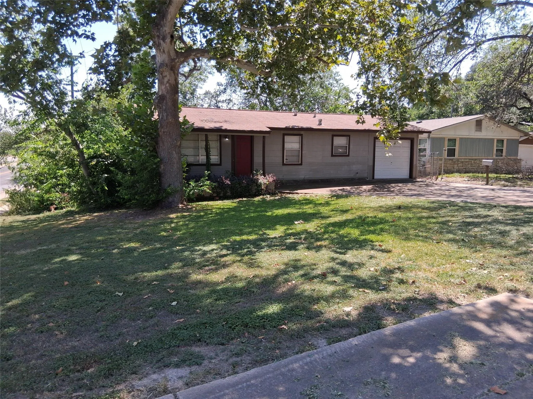 Photo 3 of 601 ORLAND BLVD