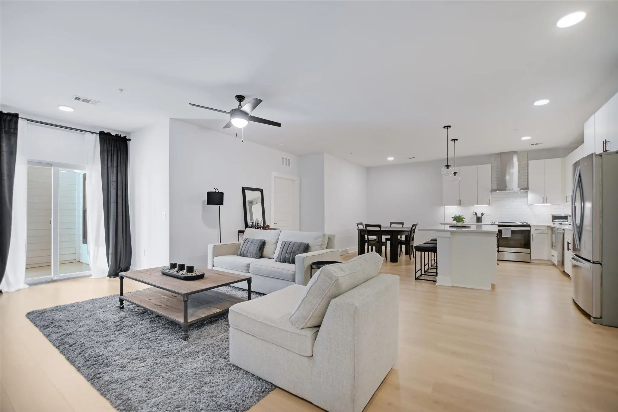 Photo 2 of 3101 GOVALLE AVE #207