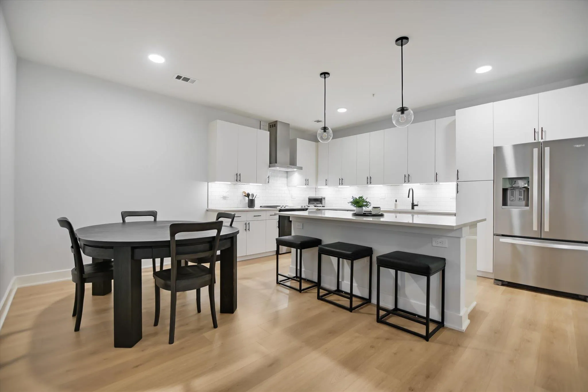 Photo 3 of 3101 GOVALLE AVE #207