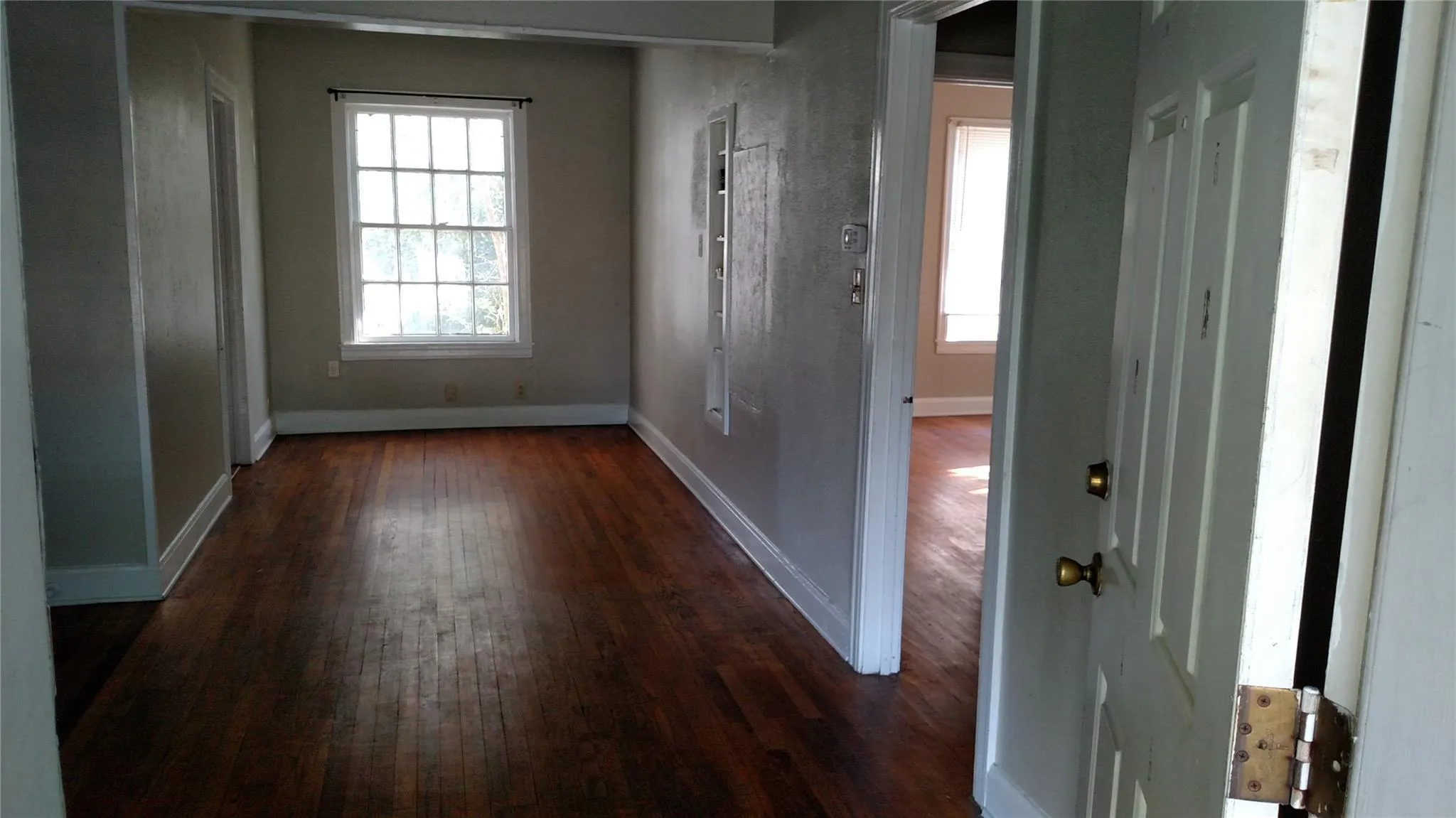 Photo 5 of 218 W 51ST ST