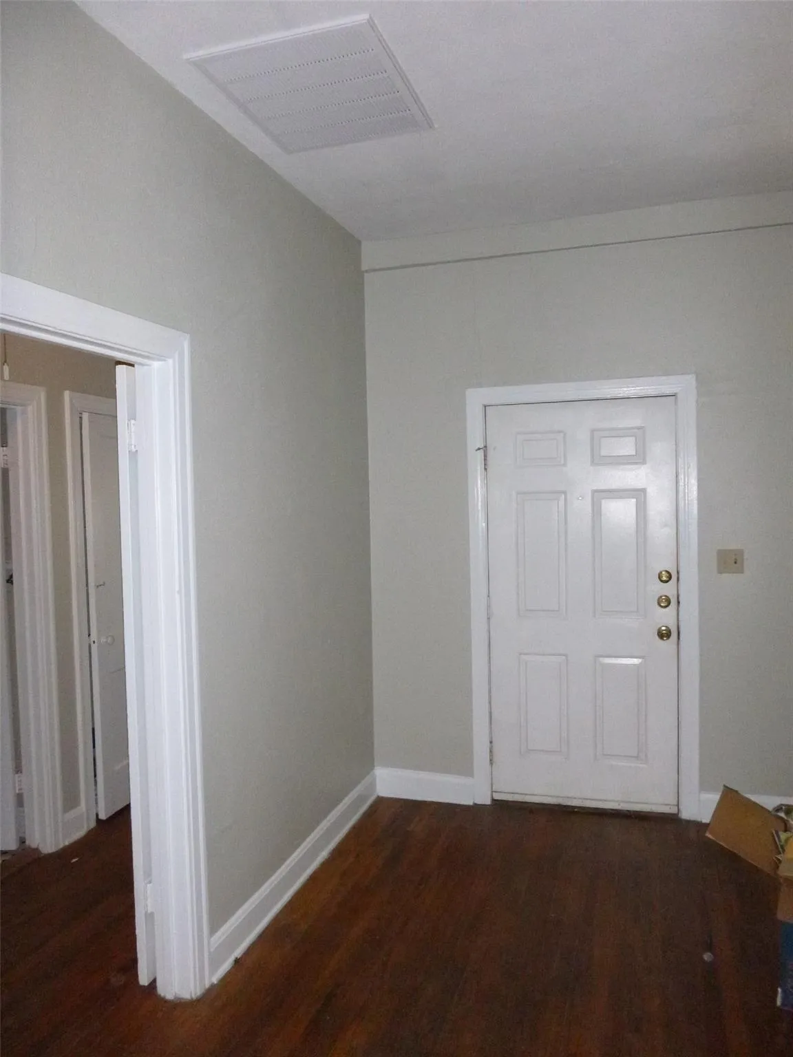 Photo 2 of 218 W 51ST ST